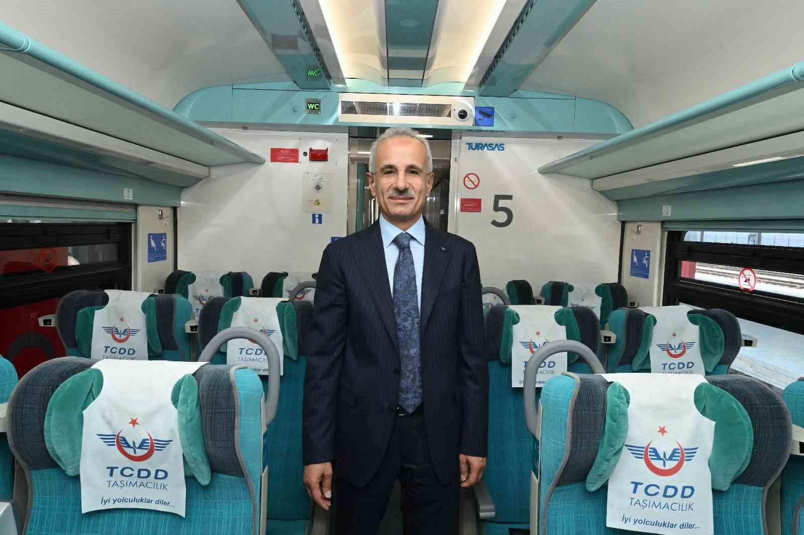 Bakan Uraloğlu: "16 Ocak-1 Şubat tarihlerinde ana hat ve bölgesel trenlerimize toplam 408 vagon ilaveyle 20 bin 160 kişilik ilave koltuk kapasitesi sağlayacağız" 4 bakan uraloglu 16 ocak 1 subat tarihlerinde ana hat ve bolgesel trenlerimize toplam 408 vagon UEKuC5z5
