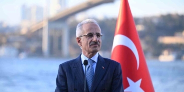 bakan-uraloglu-2025-yilinda-elleclenen-yuk-miktari-553-milyon-268-bin-303-tona-ulasti-FsPDteOU.jpg