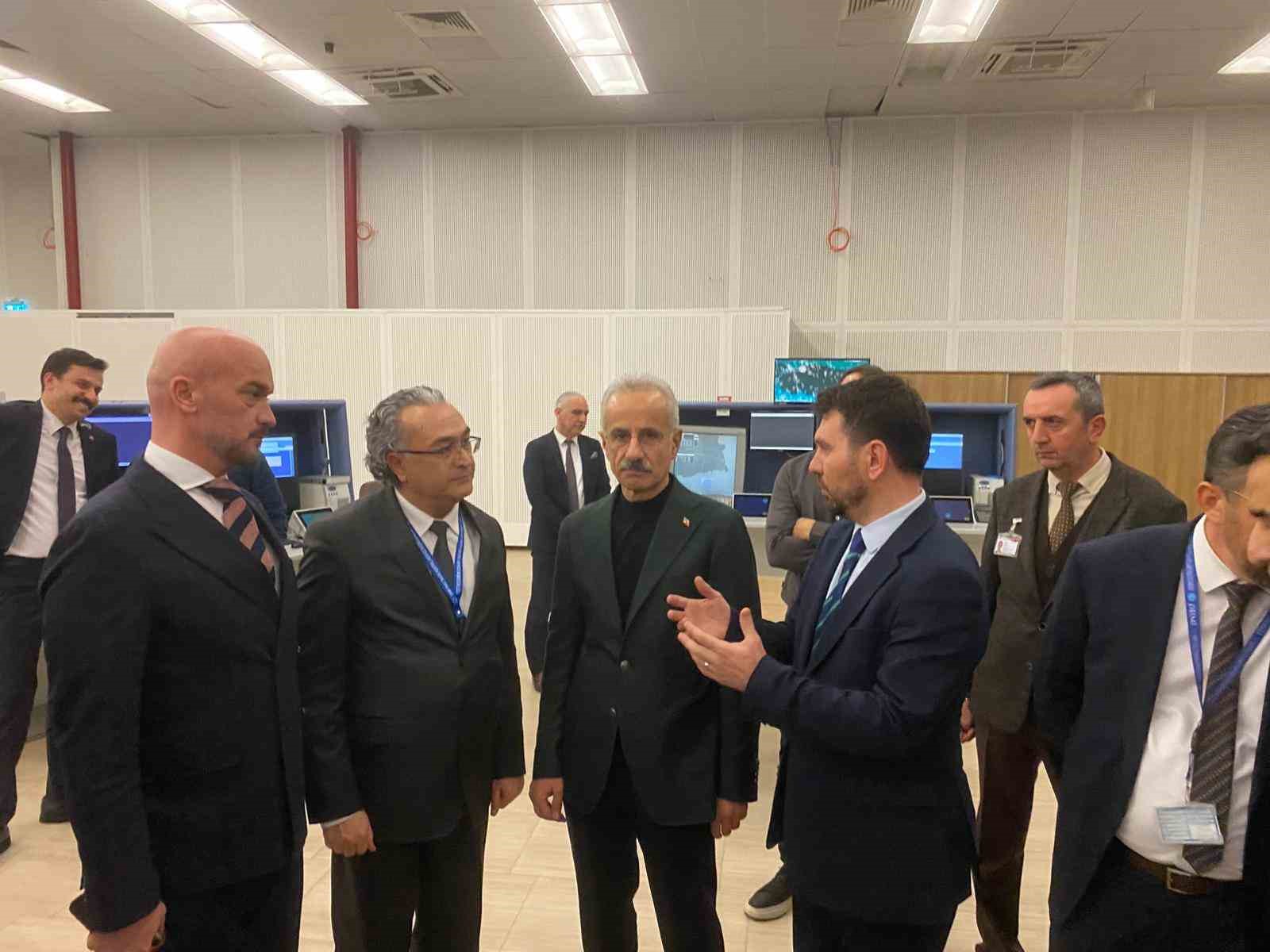 bakan uraloglu 2025 yilinda ust uste 6 kez toplam trafik 8 kez transit ucus AiWwjq5B