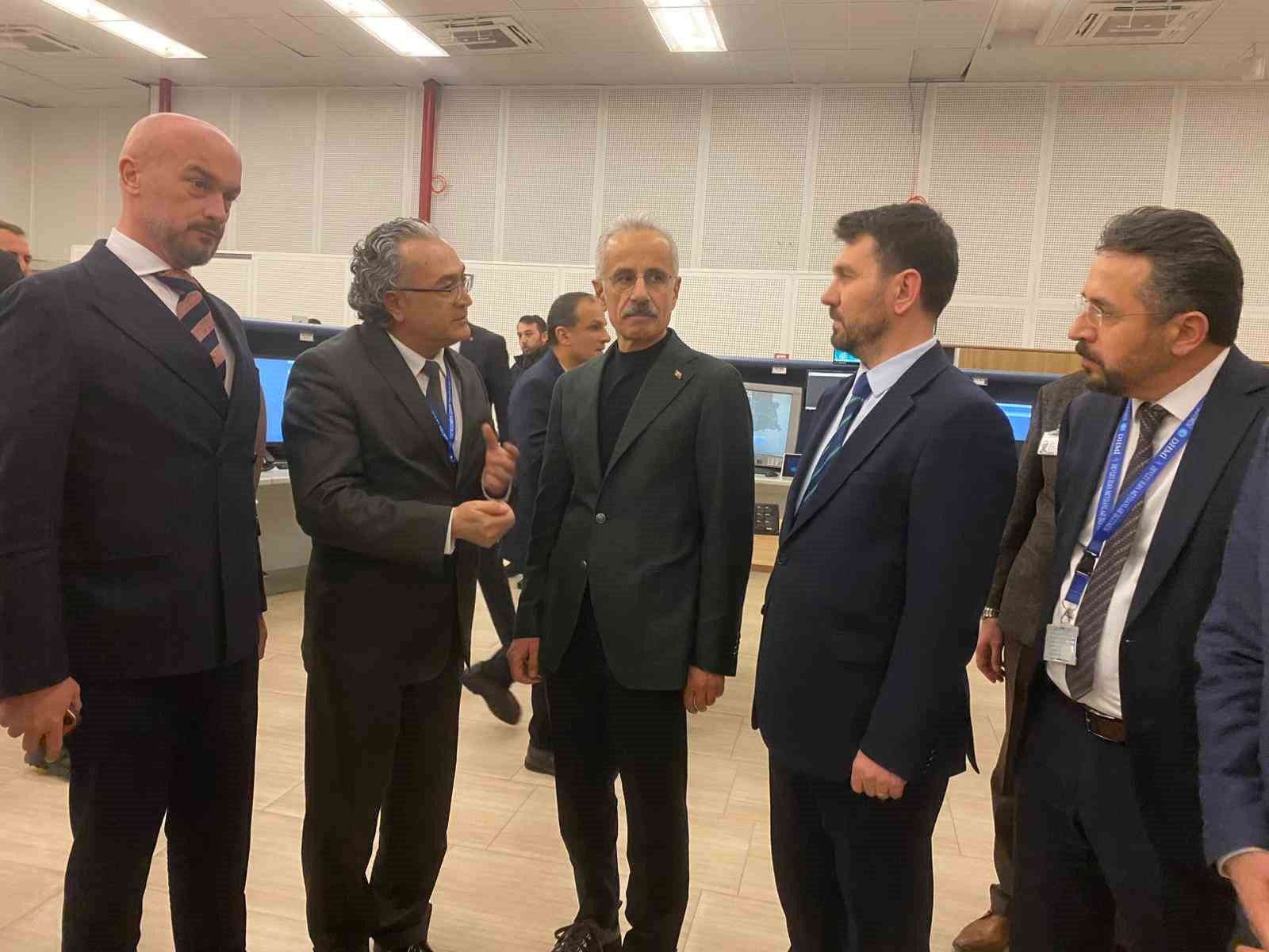 bakan uraloglu 2025 yilinda ust uste 6 kez toplam trafik 8 kez transit ucus LmHGY4IE