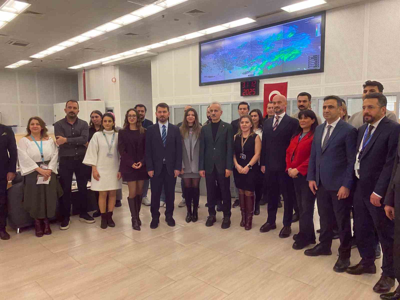bakan uraloglu 2025 yilinda ust uste 6 kez toplam trafik 8 kez transit ucus