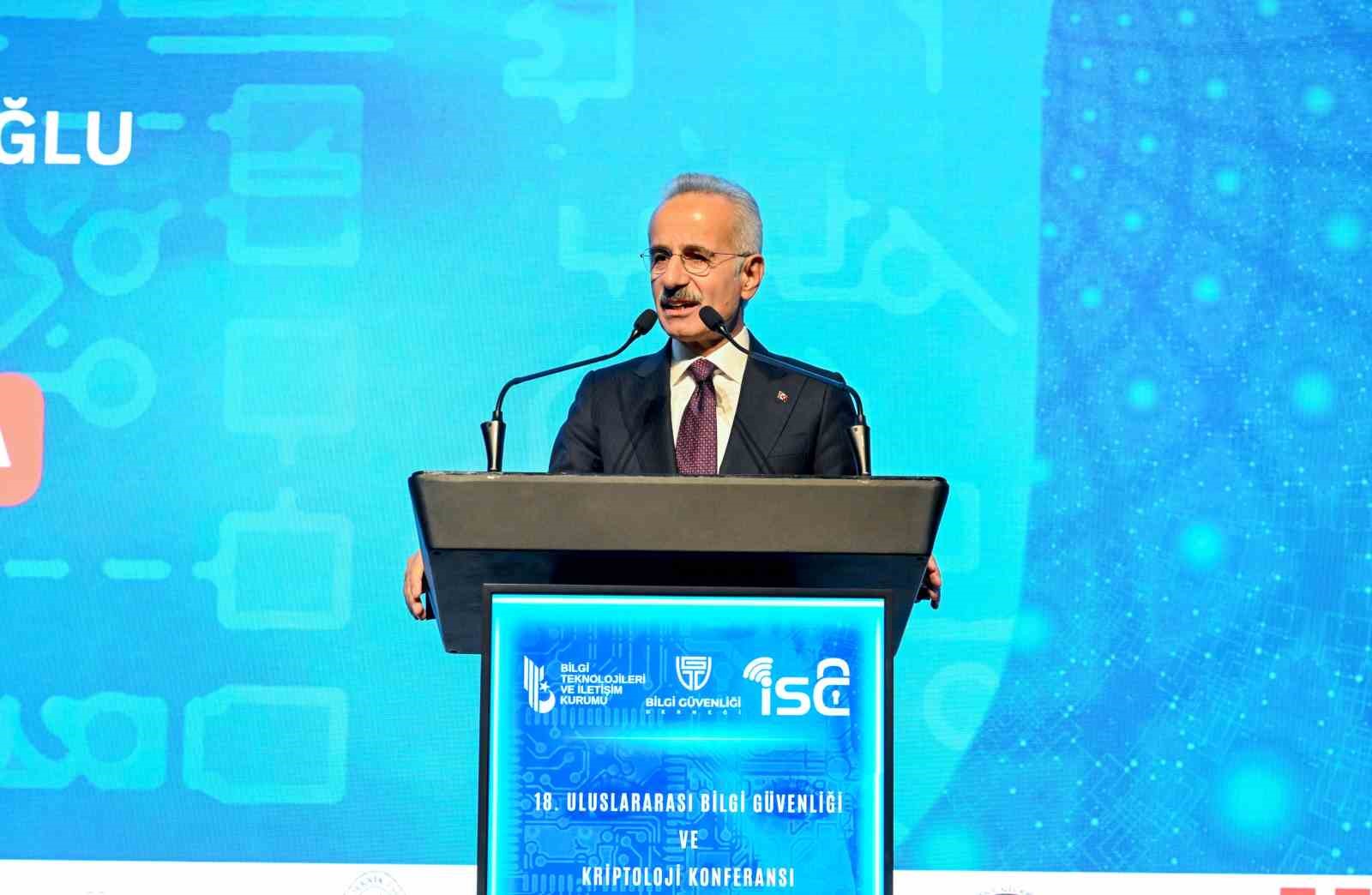 bakan uraloglu 5g teknolojisi yuksek hizi dusuk gecikme suresi ve genis baglanti kapasitesiyle dijital 9uHpU24N