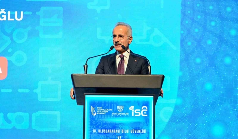 bakan-uraloglu-5g-teknolojisi-yuksek-hizi-dusuk-gecikme-suresi-ve-genis-baglanti-kapasitesiyle-dijital-VlTB4QRO.jpg