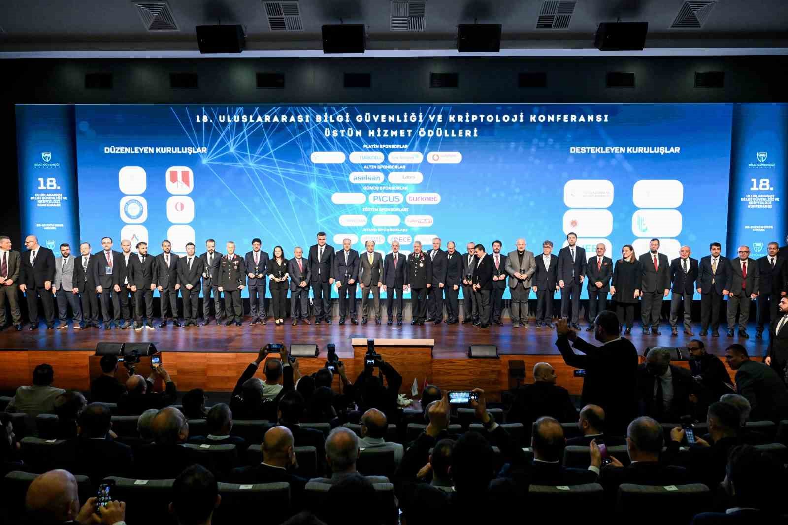 bakan uraloglu 5g teknolojisi yuksek hizi dusuk gecikme suresi ve genis baglanti kapasitesiyle dijital mCc1hOXI