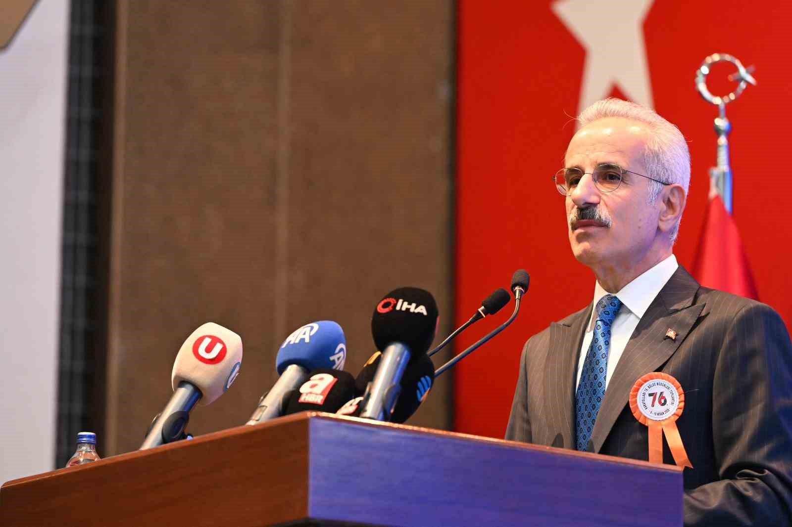 bakan uraloglu 6 bin 101 kilometre uzunlugundaki bolunmus yol agimizi 30 bin 51 kilometreye eM84dtNG