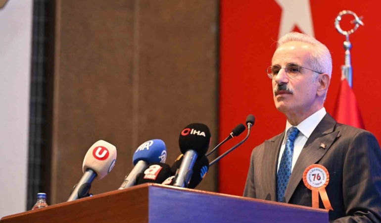 bakan-uraloglu-6-bin-101-kilometre-uzunlugundaki-bolunmus-yol-agimizi-30-bin-51-kilometreye-jVBKTXRJ.jpg