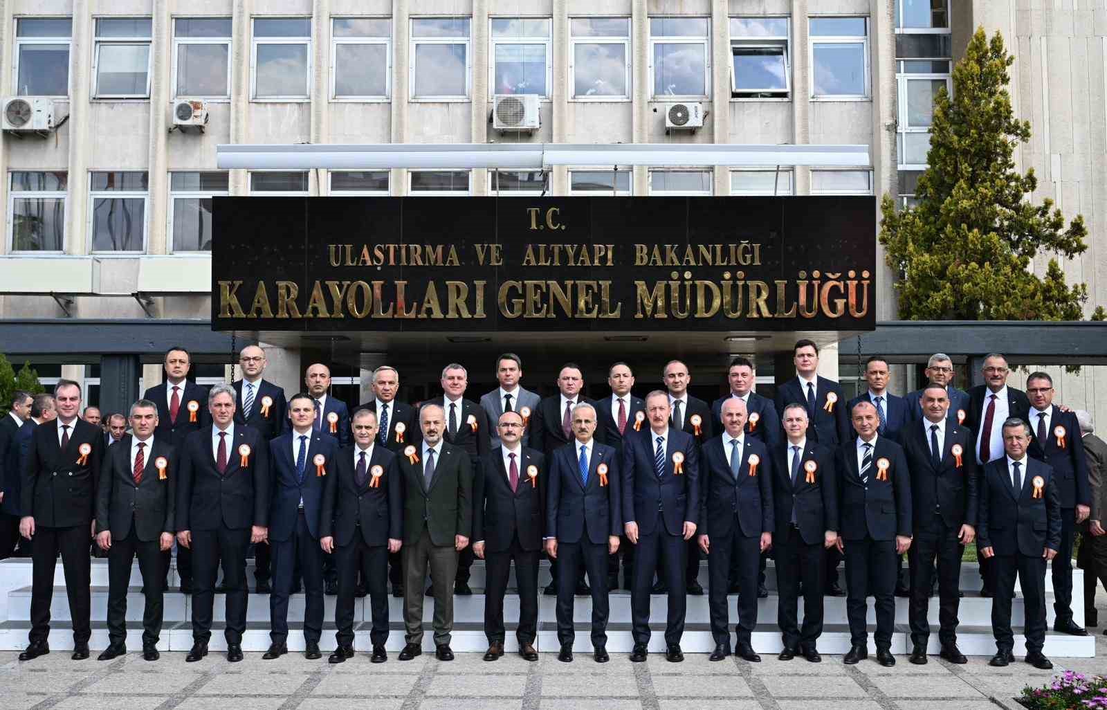bakan uraloglu 6 bin 101 kilometre uzunlugundaki bolunmus yol agimizi 30 bin 51 kilometreye jdu7ECay