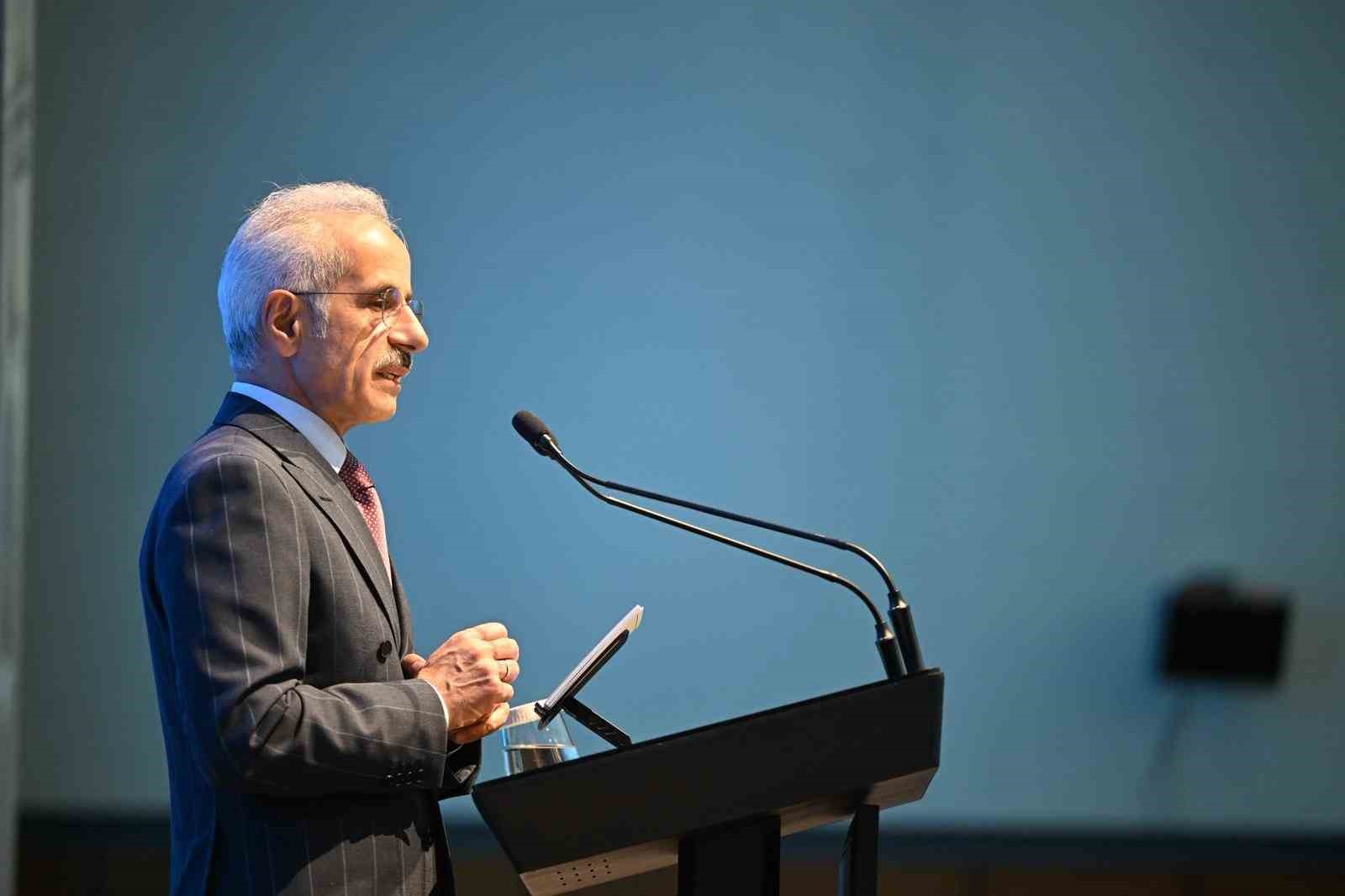 Bakan Uraloğlu: "81 ilimizde kademeli olarak hizmete aldığımız 5G ile ilk günden yaklaşık 21 milyon abone buluştu" 4 bakan uraloglu 81 ilimizde kademeli olarak hizmete aldigimiz 5g ile ilk gunden yaklasik 21