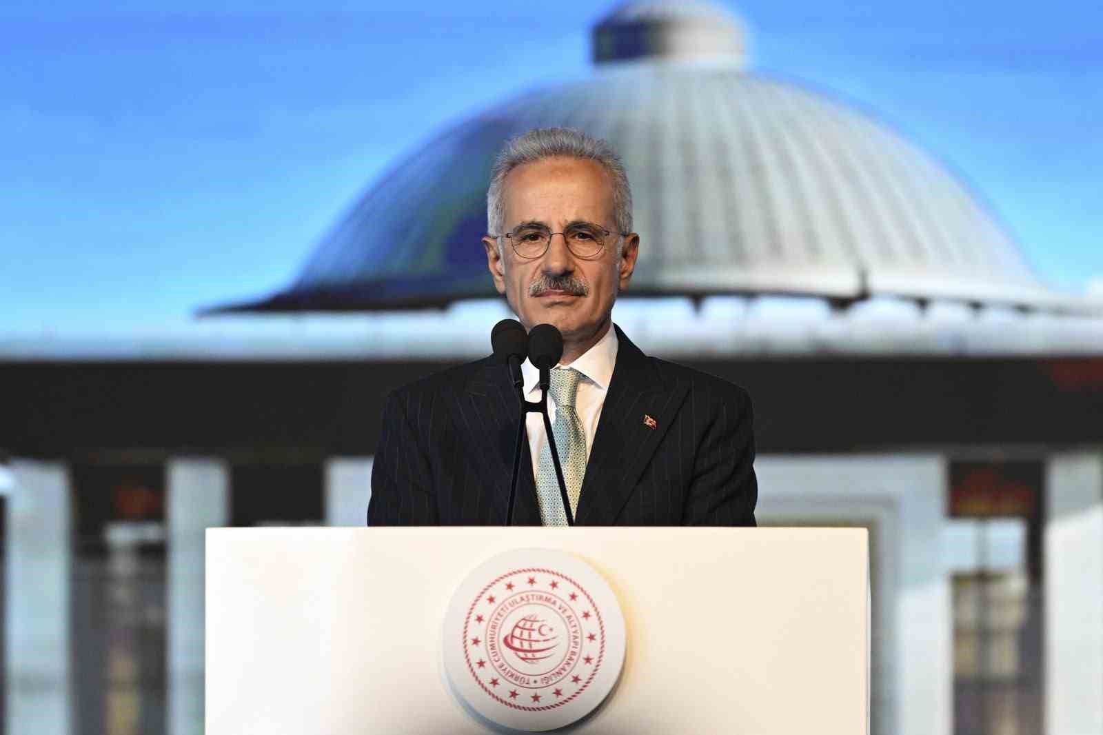 bakan uraloglu ankara havalimanini sadece askeri bir meydan olmaktan cikarip uluslararasi bir havacilik merkezine 9WfQ2JRm