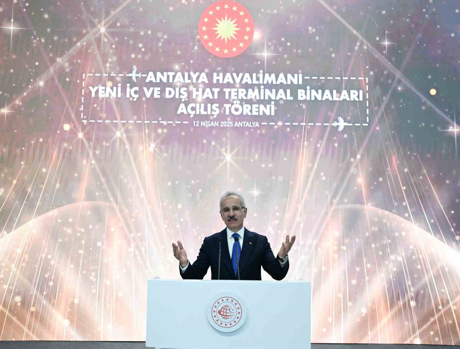 Bakan Uraloğlu: "Antalya Havalimanımızın yıllık yolcu kapasitesini 35 milyondan 82 milyona yükselttik" 6 bakan uraloglu antalya havalimanimizin yillik yolcu kapasitesini 35 milyondan 82 milyona yukselttik 2 c3ZaUtmh