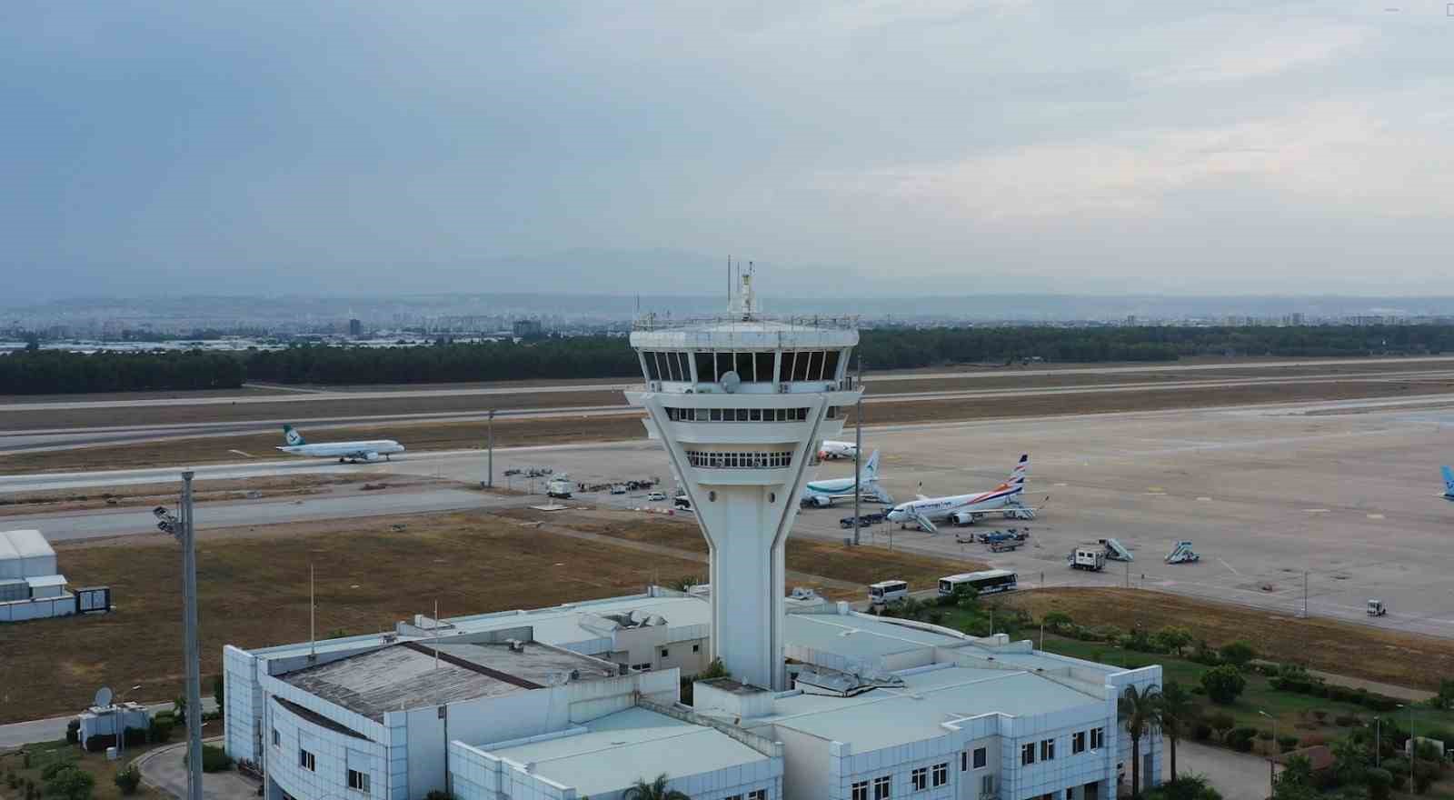 bakan uraloglu antalya havalimanindaki trafik akisini daha etkin verimli ve koordineli sekilde yonetecegiz 1 uAHNzPtZ