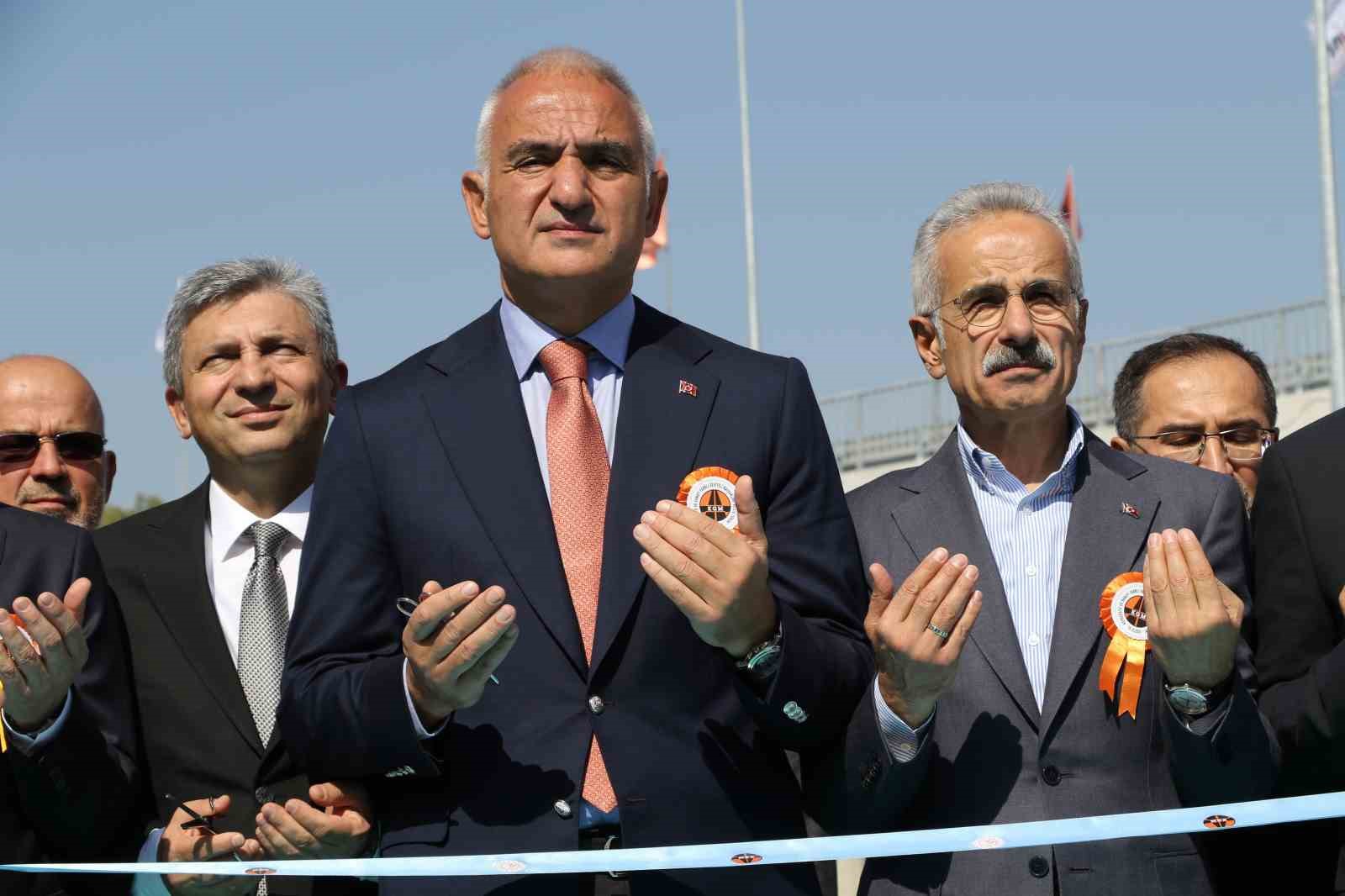 Bakan Uraloğlu: "Antalya’nın kalbine giden yolları açarken sevgi, hizmet ve kararlılıkla bu hoş kenti geleceğe taşıyacağız" 11 bakan uraloglu antalyanin kalbine giden yollari acarken sevgi hizmet ve kararlilikla bu hos kenti 2hpzeaJ8