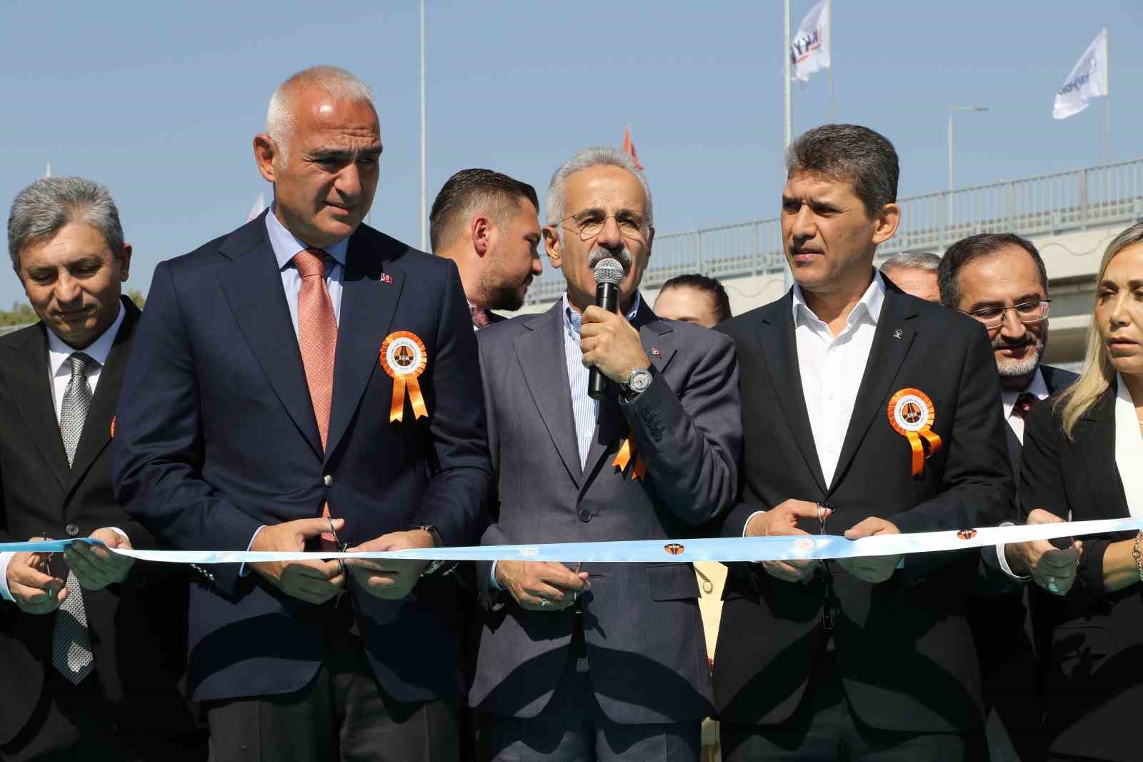 Bakan Uraloğlu: "Antalya’nın kalbine giden yolları açarken sevgi, hizmet ve kararlılıkla bu hoş kenti geleceğe taşıyacağız" 12 bakan uraloglu antalyanin kalbine giden yollari acarken sevgi hizmet ve kararlilikla bu hos kenti 4aCUTQ29