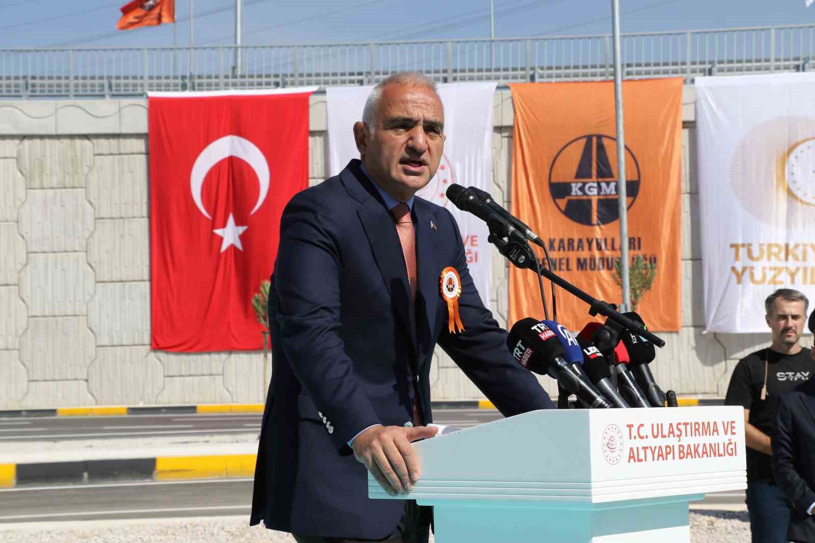 Bakan Uraloğlu: "Antalya’nın kalbine giden yolları açarken sevgi, hizmet ve kararlılıkla bu hoş kenti geleceğe taşıyacağız" 8 bakan uraloglu antalyanin kalbine giden yollari acarken sevgi hizmet ve kararlilikla bu hos kenti