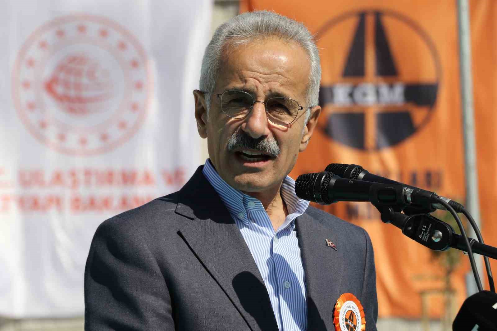 Bakan Uraloğlu: "Antalya’nın kalbine giden yolları açarken sevgi, hizmet ve kararlılıkla bu hoş kenti geleceğe taşıyacağız" 9 bakan uraloglu antalyanin kalbine giden yollari acarken sevgi hizmet ve kararlilikla bu hos kenti Fy1X6AtQ
