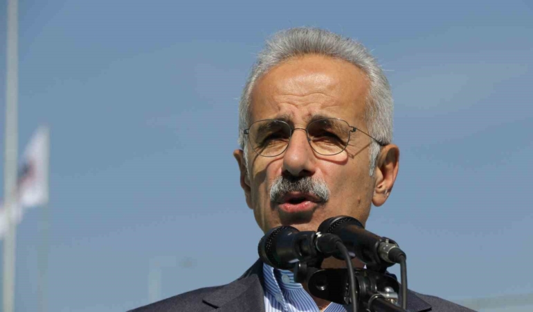 bakan-uraloglu-antalyanin-kalbine-giden-yollari-acarken-sevgi-hizmet-ve-kararlilikla-bu-hos-kenti-l1tdw7A1.jpg