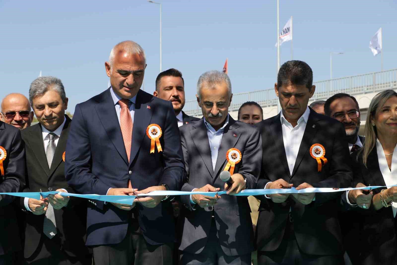 Bakan Uraloğlu: "Antalya’nın kalbine giden yolları açarken sevgi, hizmet ve kararlılıkla bu hoş kenti geleceğe taşıyacağız" 5 bakan uraloglu antalyanin kalbine giden yollari acarken sevgi hizmet ve kararlilikla bu hos kenti qbY5pRCW