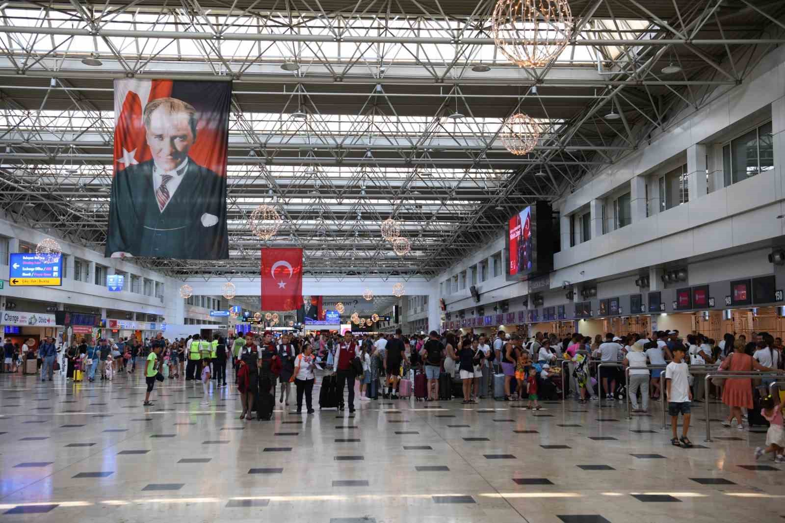 bakan uraloglu bayramda ic hatlarda 867 ilave sefer planladik 0 pWbiEJjH