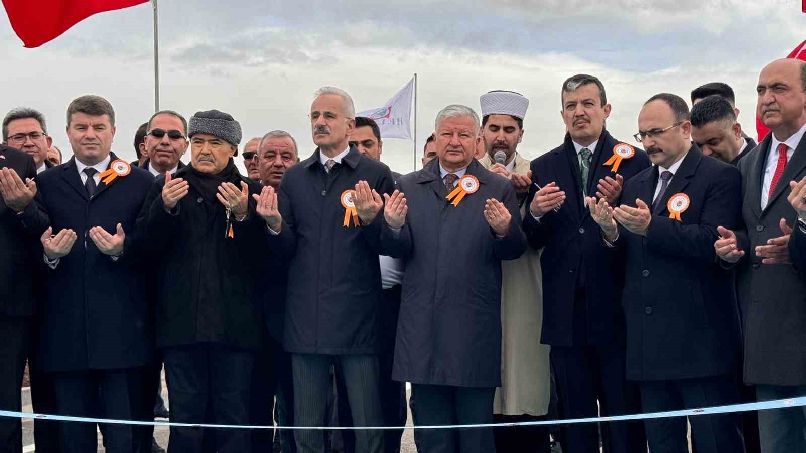 bakan uraloglu bolunmus yol agini 30 bin kilometrenin uzerine cikarmanin gururunu yasiyoruz 2 OPGmBgau
