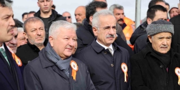 bakan-uraloglu-bolunmus-yol-agini-30-bin-kilometrenin-uzerine-cikarmanin-gururunu-yasiyoruz-8IKMkbq6.jpg