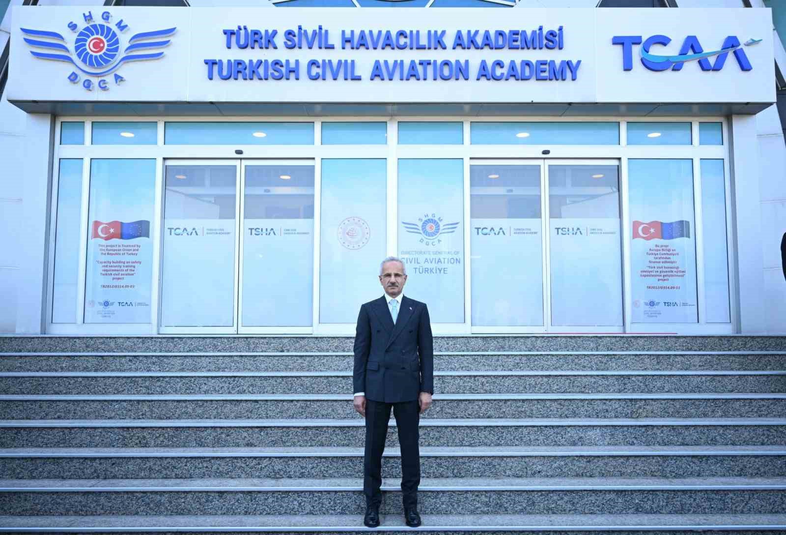 bakan uraloglu bugun 133 ulkede 356 noktaya ucuyoruz 1 tlsQleTq
