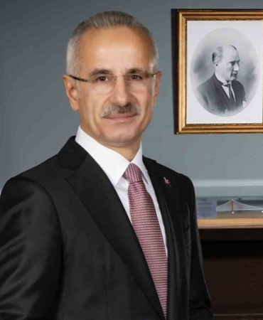 bakan-uraloglu-bugune-kadar-yaptigimiz-calismalar-kapsaminda-toplam-32-bin-845-adet-levhayi-kaldirdik-96CB5N1G.jpg
