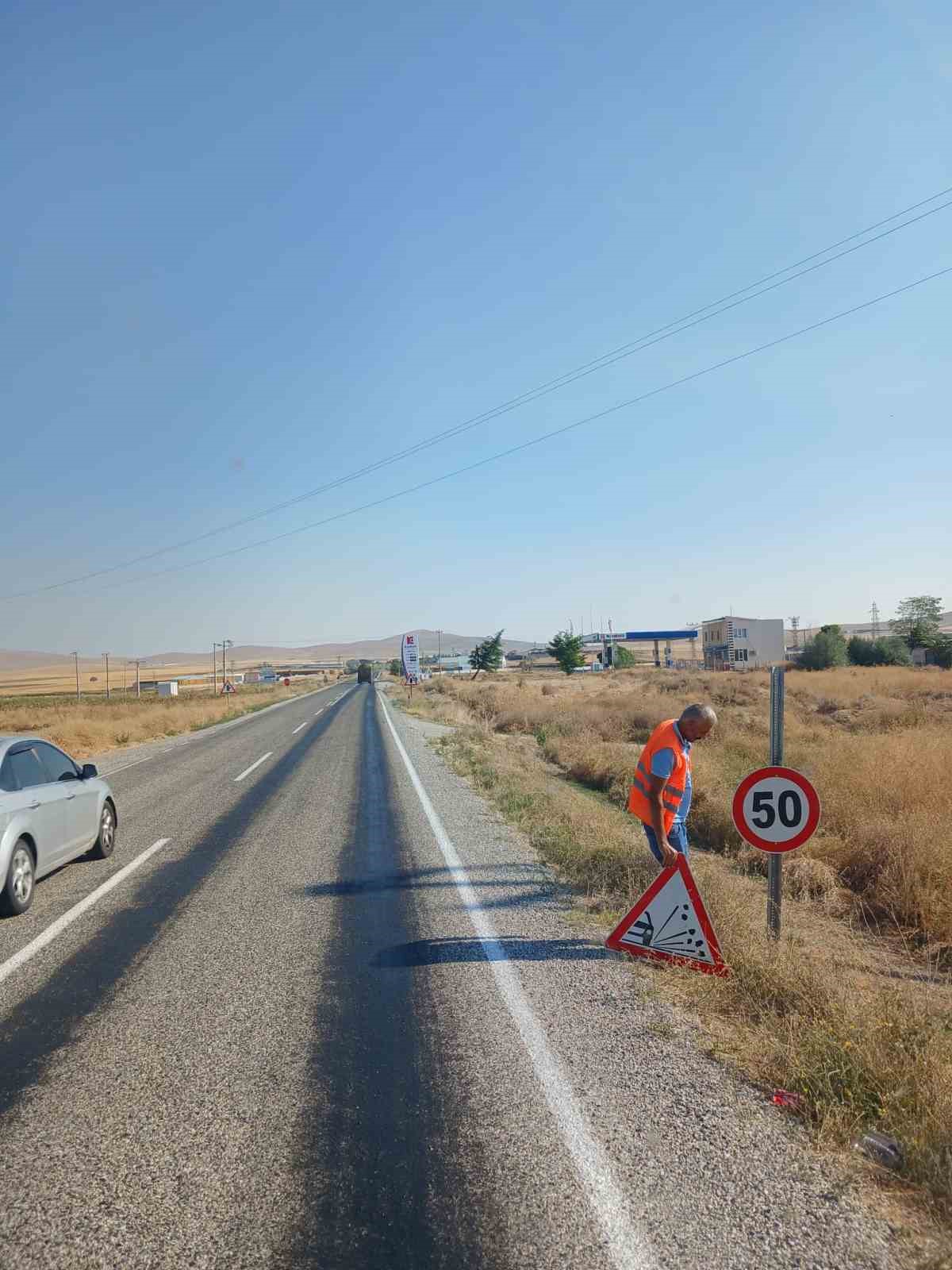 bakan uraloglu bugune kadar yaptigimiz calismalar kapsaminda toplam 32 bin 845 adet levhayi kaldirdik QGwXWAC6