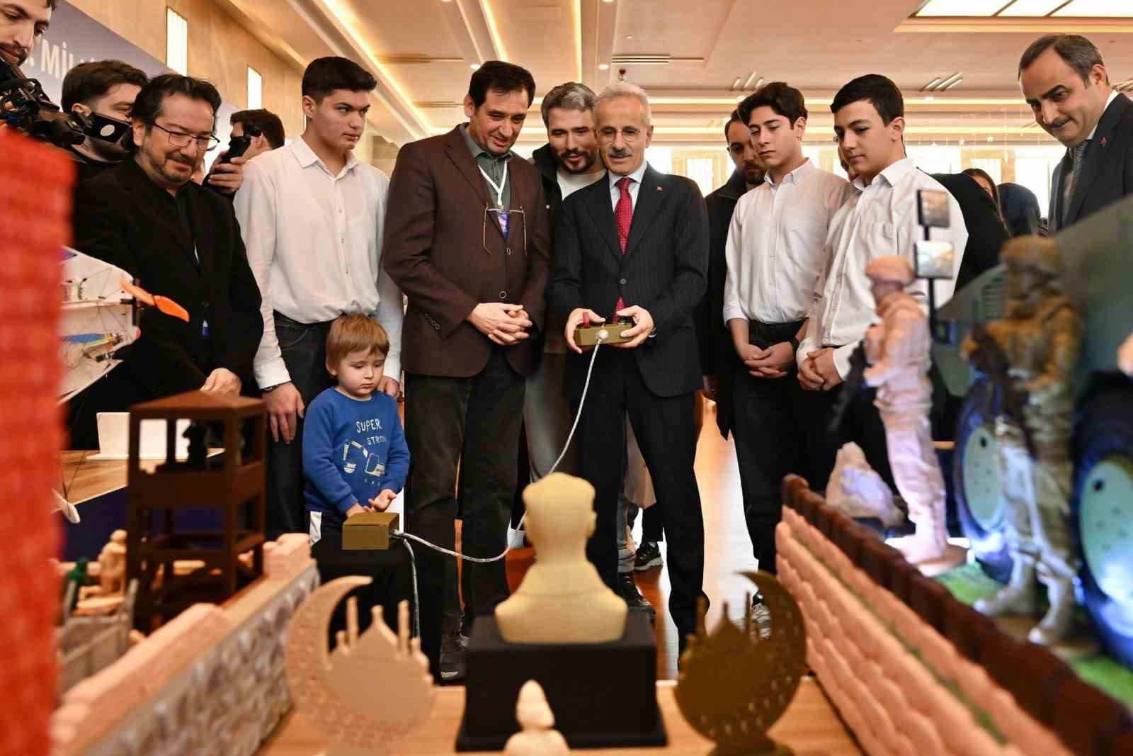 bakan uraloglu cocuklarimiz dijital platformlarda olmasi gerektigi kadar olacaklar 0 JPBhtIjr
