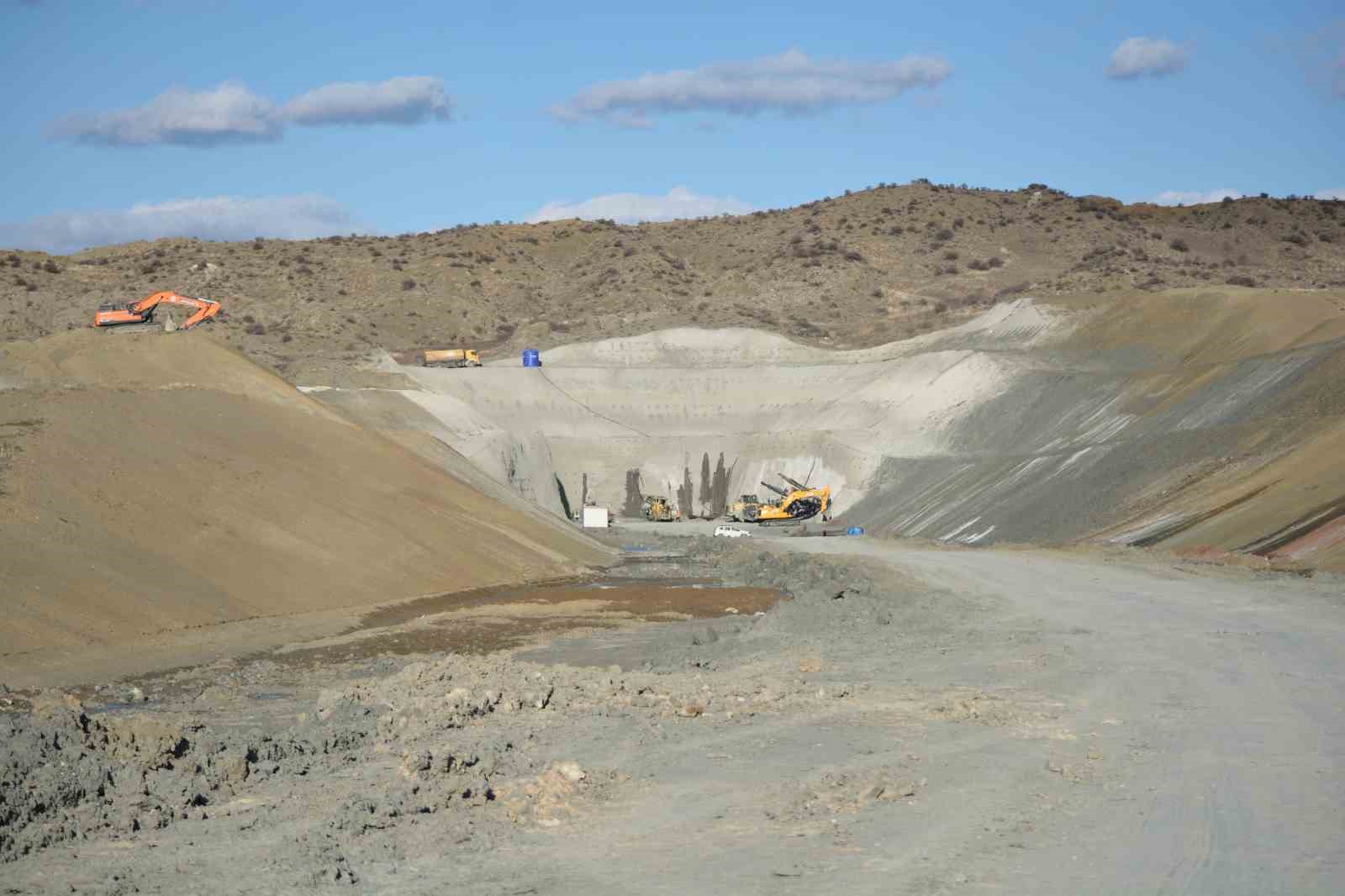 bakan uraloglu delice corum hizli tren hattinda fiziki ilerleme yuzde 25e yaklasti 4 GRaNFClw