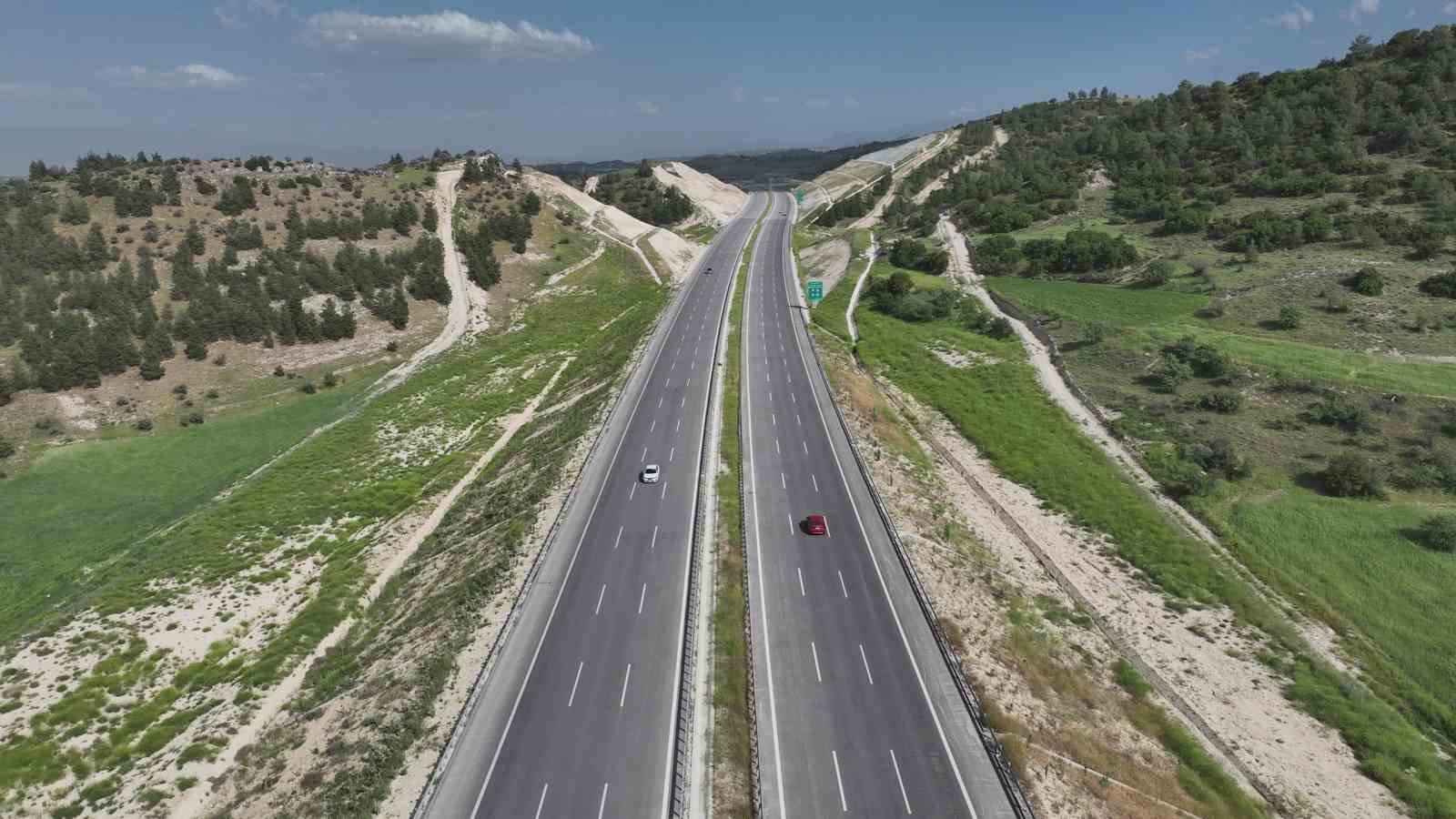 bakan uraloglu dunyanin cevresinin 4te 3u kadar bolunmus yol yaparak 30 bin kilometrelik dev AH7OserY