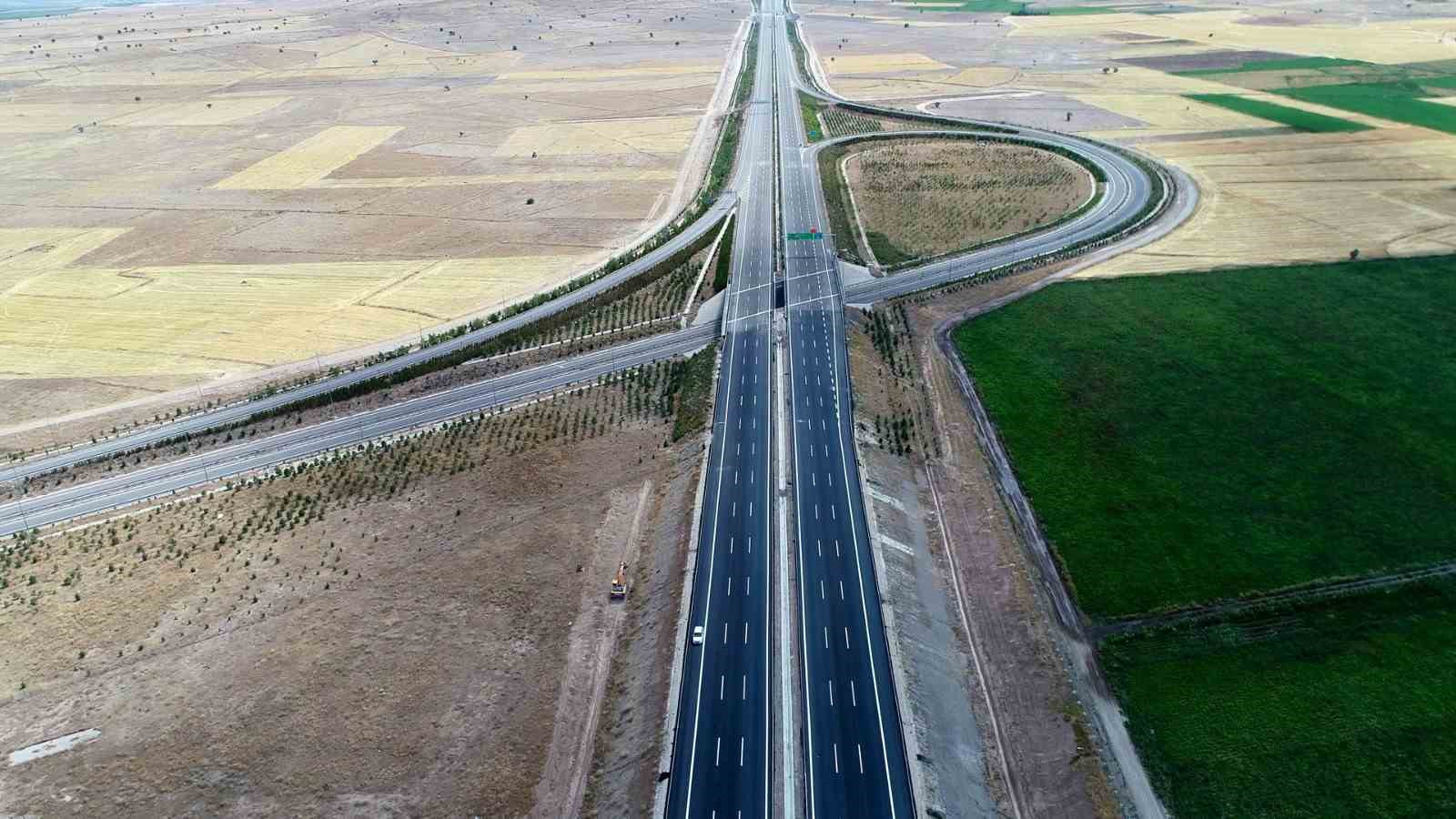 bakan uraloglu dunyanin cevresinin 4te 3u kadar bolunmus yol yaparak 30 bin kilometrelik dev B5ZQKYW5