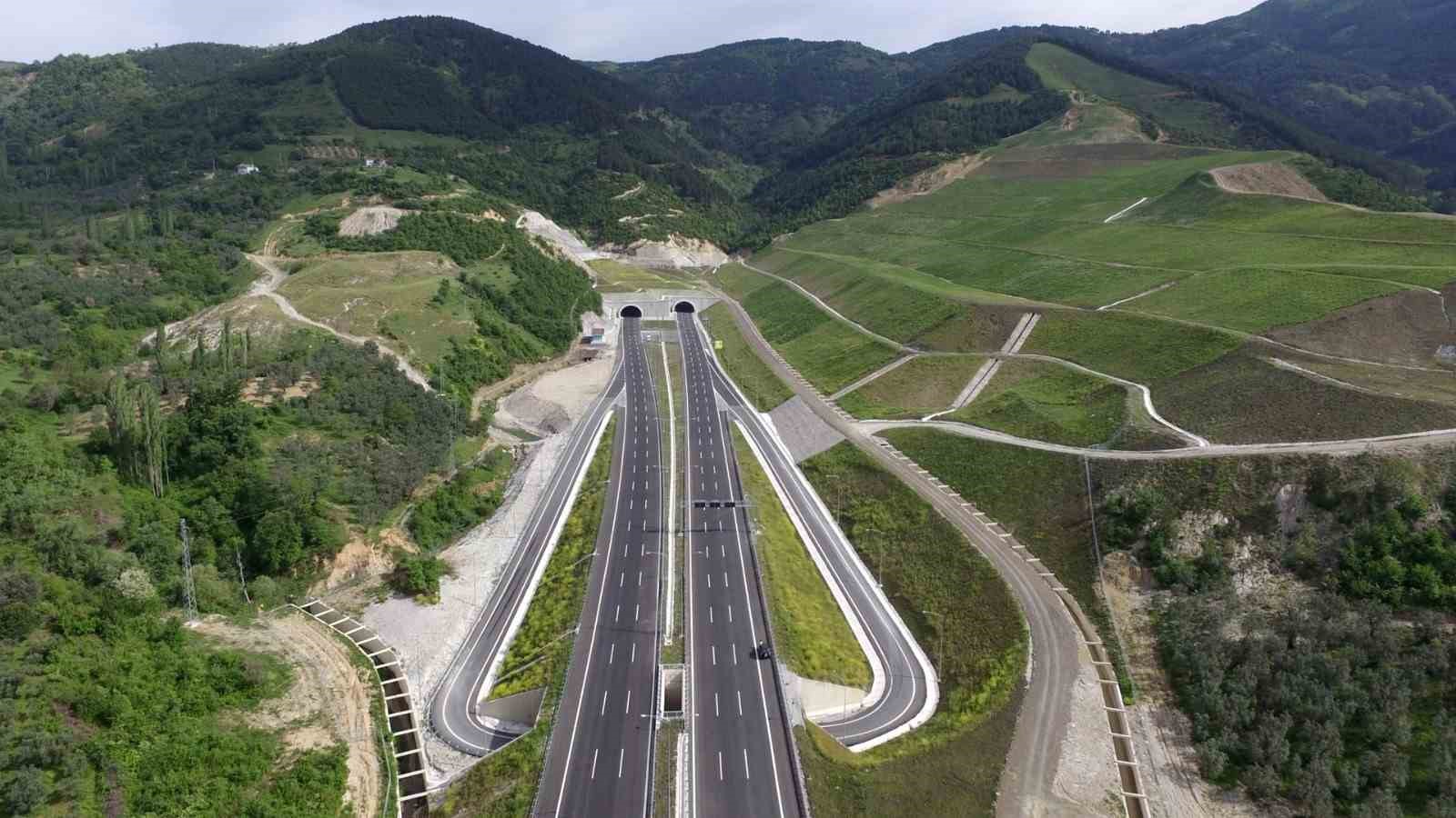 bakan uraloglu dunyanin cevresinin 4te 3u kadar bolunmus yol yaparak 30 bin kilometrelik dev RbJM3FGQ
