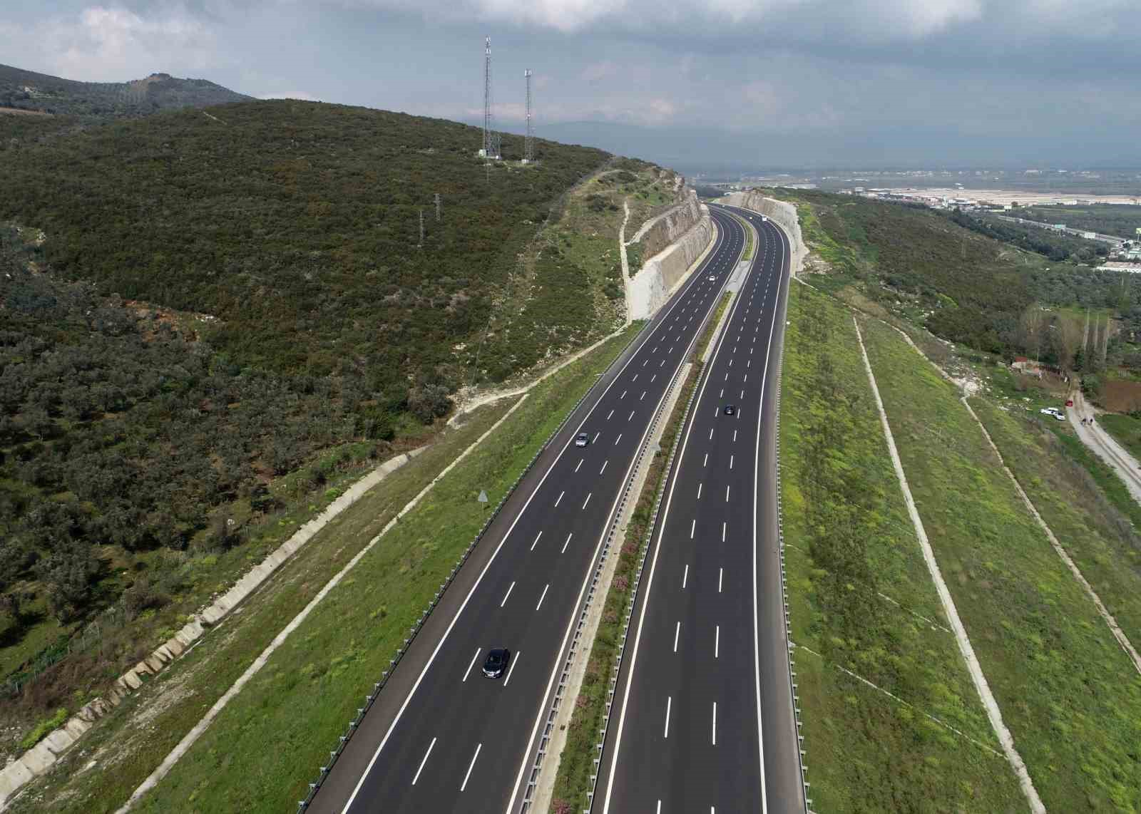 bakan uraloglu dunyanin cevresinin 4te 3u kadar bolunmus yol yaparak 30 bin kilometrelik dev athbvD4V