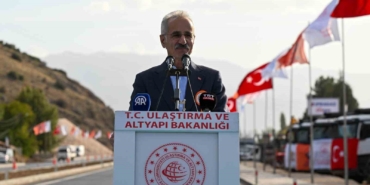 bakan-uraloglu-dunyanin-cevresinin-4te-3u-kadar-bolunmus-yol-yaparak-30-bin-kilometrelik-dev-m5OsPBSS.jpg