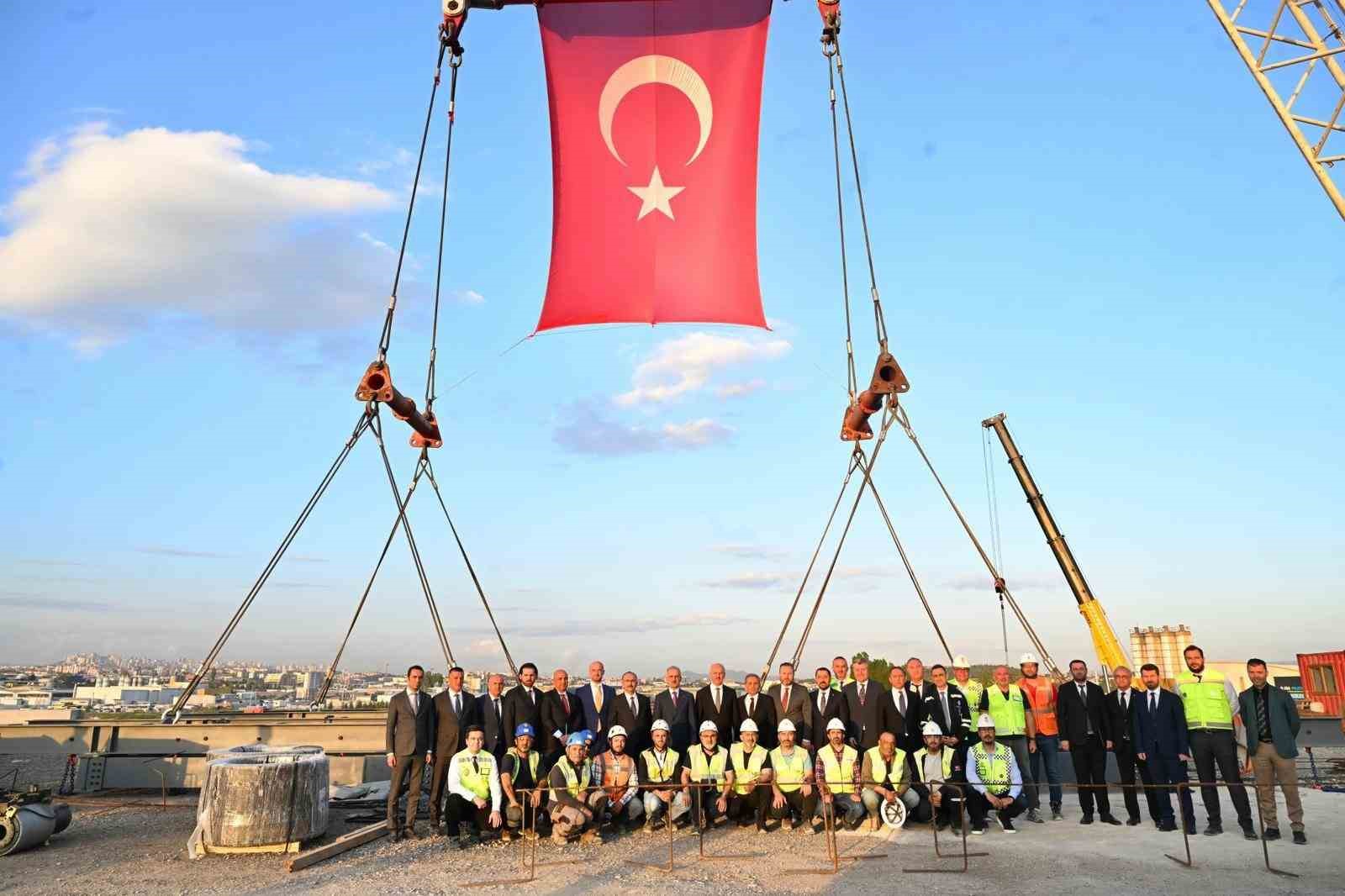 Bakan Uraloğlu: "(Etimesgut Havalimanı) 2 bin 450 metre uzunluğundaki pisti 3 bin metreye uzatıyoruz" 8 bakan uraloglu etimesgut havalimani 2 bin 450 metre uzunlugundaki pisti 3 bin metreye uzatiyoruz 2LWVUEXU