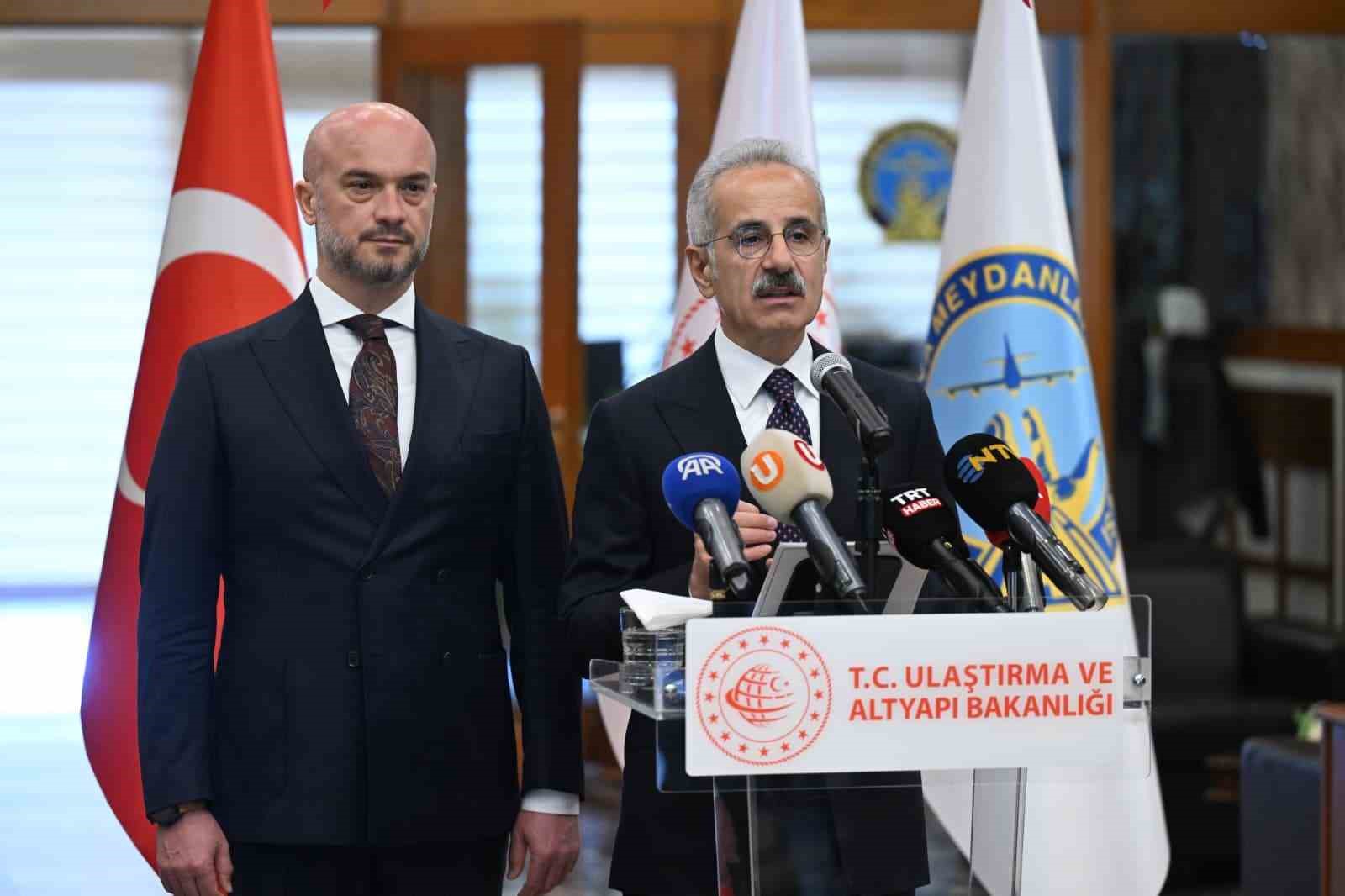 bakan uraloglu etimesgut havalimaninda yenileme ve genisletme calismalarimiz buyuk bir hizla devam ediyor 2