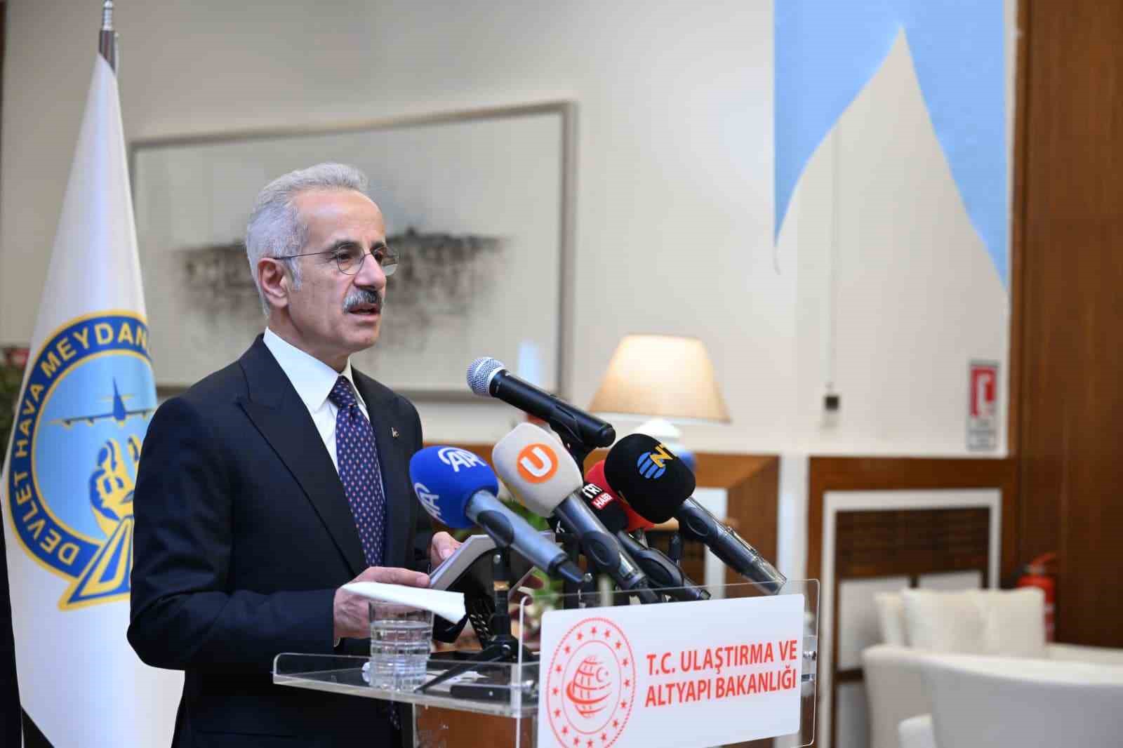 bakan uraloglu etimesgut havalimaninda yenileme ve genisletme calismalarimiz buyuk bir hizla devam ediyor 3 isQfNbnD