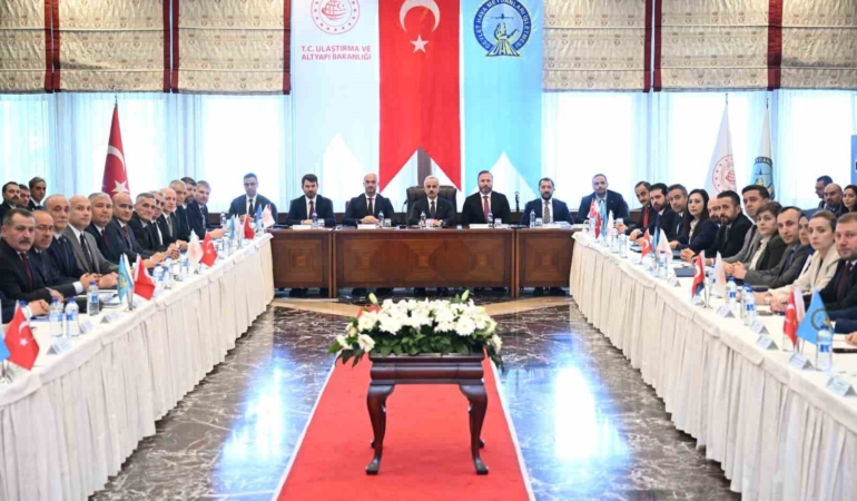 bakan-uraloglu-etimesgut-havalimaninda-yenileme-ve-genisletme-calismalarimiz-buyuk-bir-hizla-devam-ediyor-JYQGS2PA.jpg