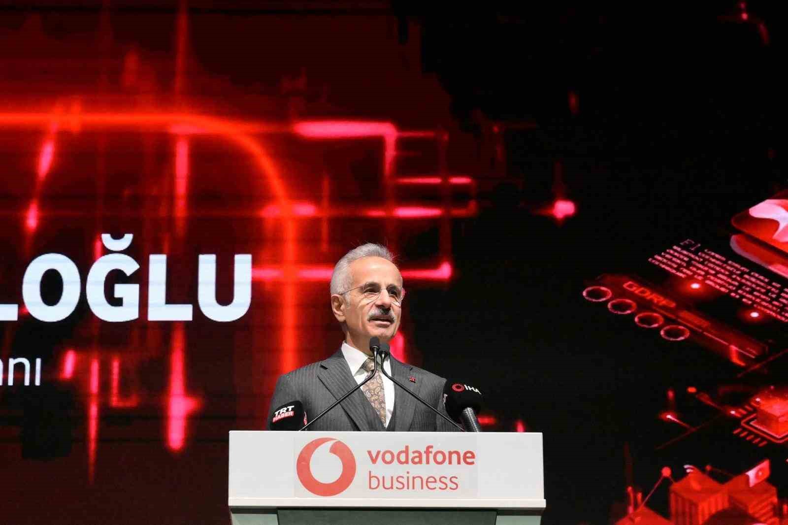 bakan uraloglu fiber optik ag altyapimiz 657 bin kilometre 0 RFV6GXGW