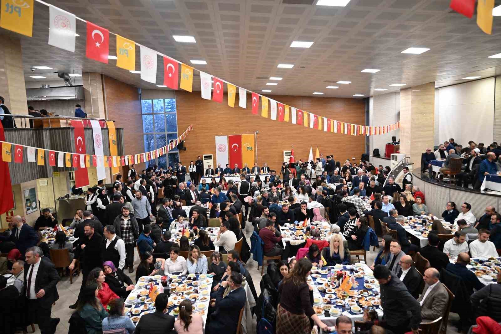 Bakan Uraloğlu: "Günlük kargo kabulü 1 milyon adedi aşarak tarihi bir seviyeye ulaştı" 6 bakan uraloglu gunluk kargo kabulu 1 milyon adedi asarak tarihi bir seviyeye ulasti 2