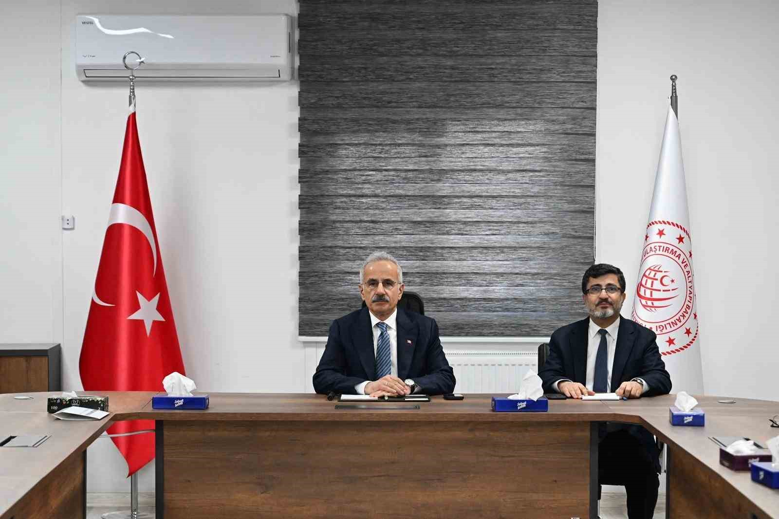 Bakan Uraloğlu: "Halkalı-Ispartakule Hattı’nda sene sonuna kadar yapım çalışmalarını bitirip sene başında test çalışmalarımıza başlayacağız" 5 bakan uraloglu halkali ispartakule hattinda sene sonuna kadar yapim calismalarini bitirip sene basinda test calismalarimiza MF9PN34r
