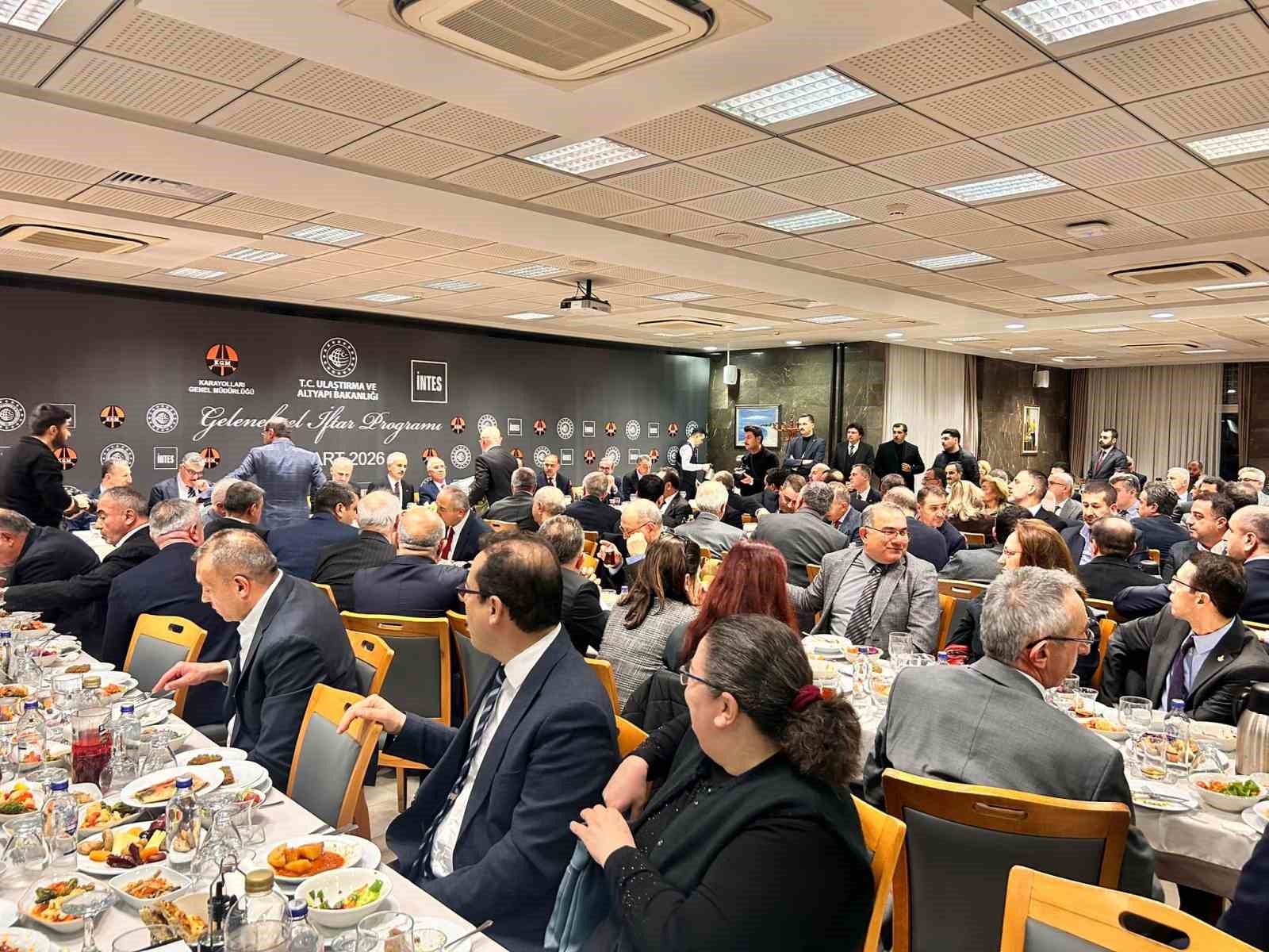 bakan uraloglu hedefimiz 14 bin kilometre olan demiryolu agimizi 2028 yilinda 17 bin 300