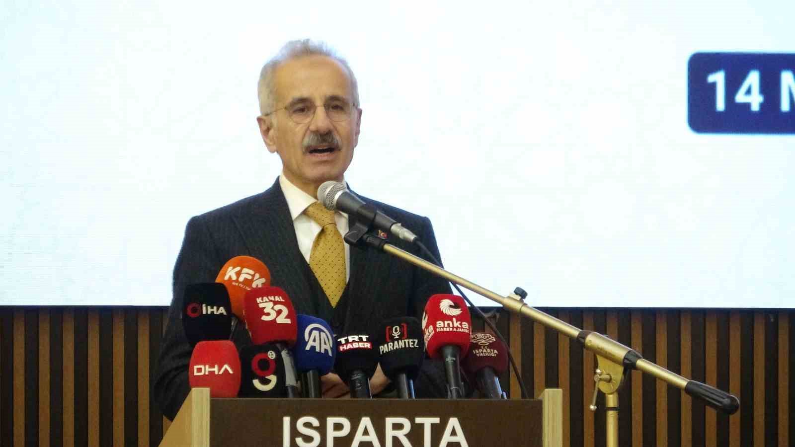 bakan uraloglu hurmuz bogazinda turk bayrakli gemiler icin isps guvenlik seviyesi 3e cikardik karayolu QAp3FAi7