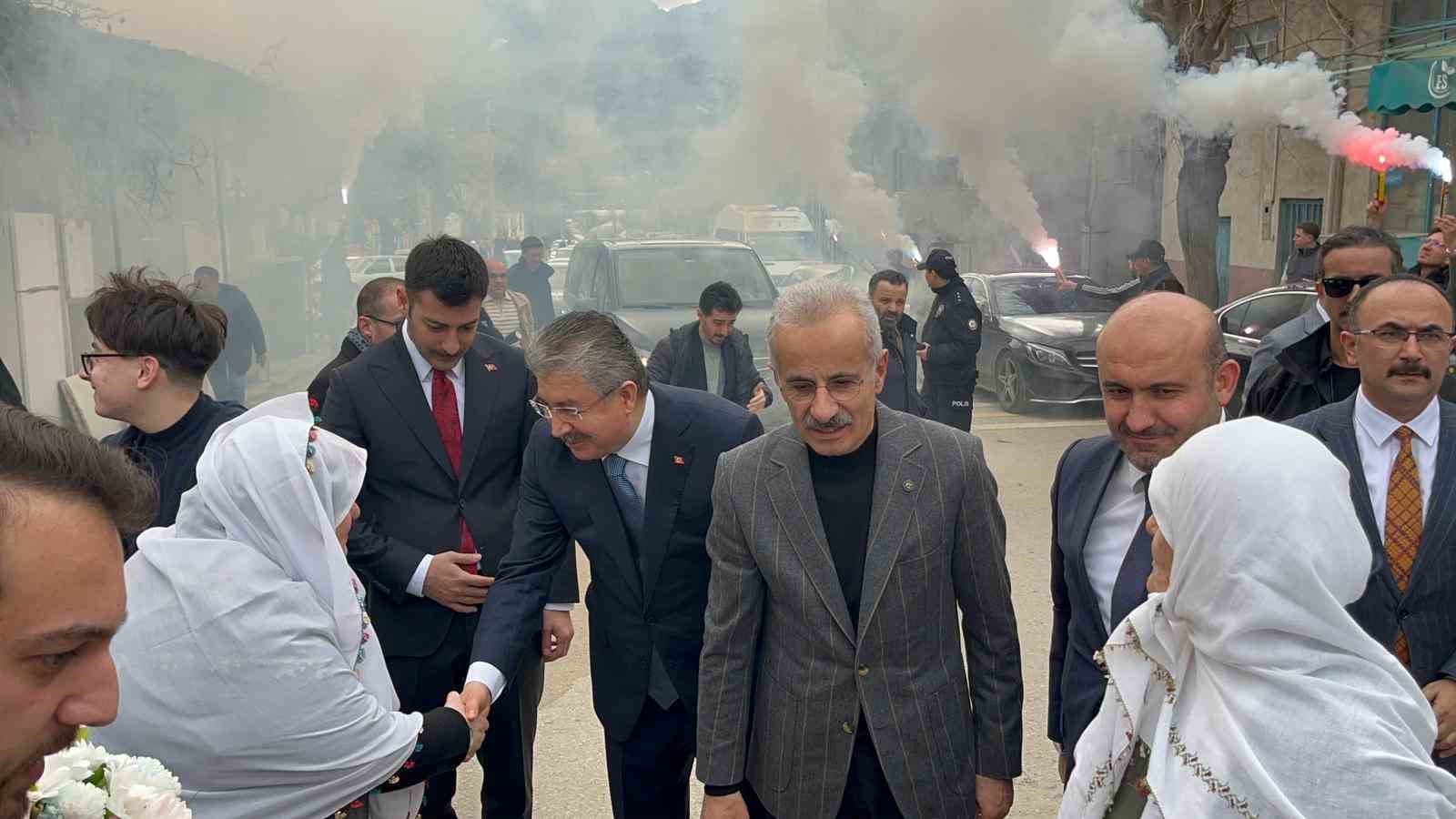 bakan uraloglu insallah onumuzdeki sene de her seyle beraber bu yolu bitirecegiz 0 tKPgbOTG