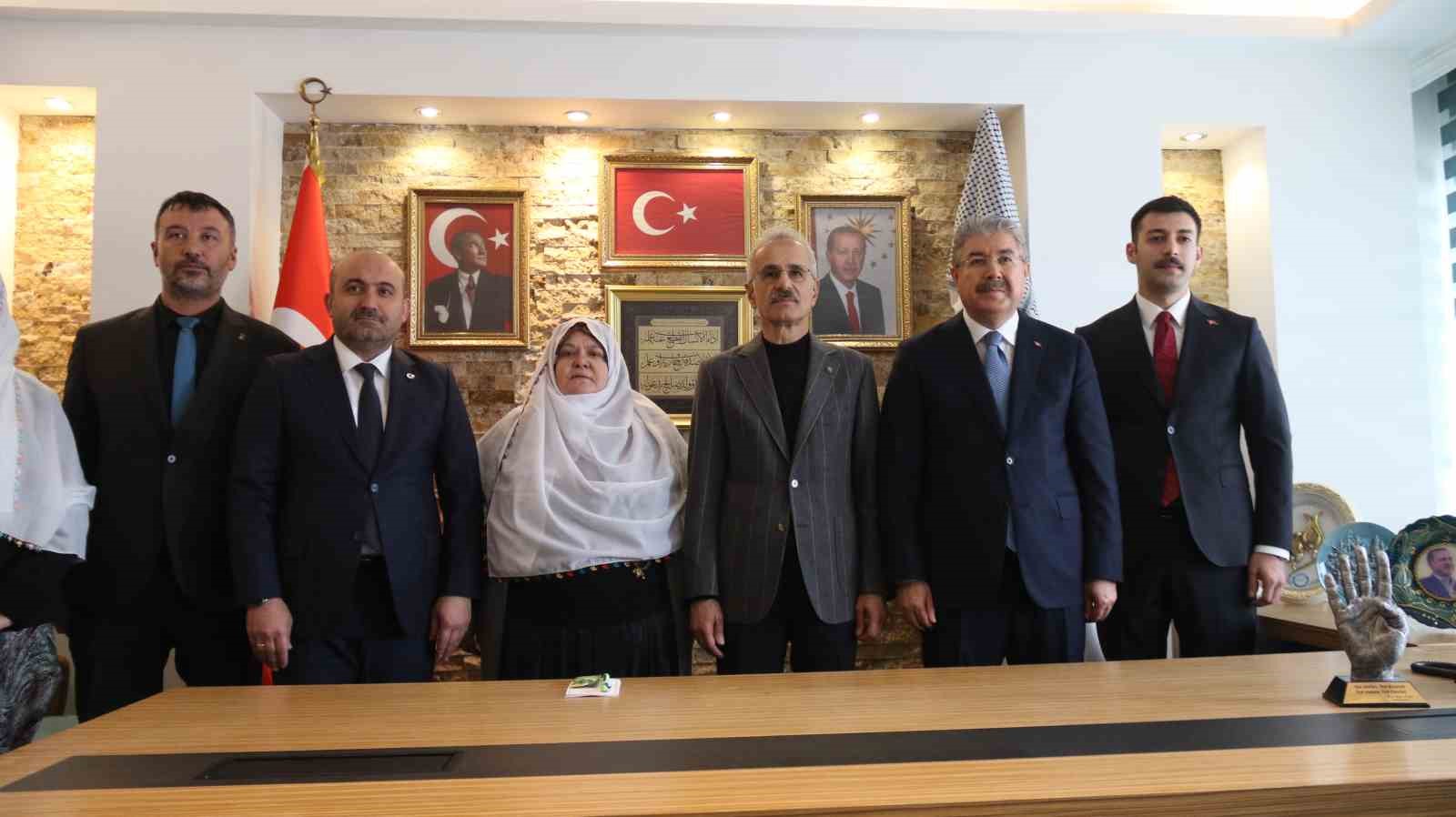 bakan uraloglu insallah onumuzdeki sene de her seyle beraber bu yolu bitirecegiz 2 EIFl2kHj