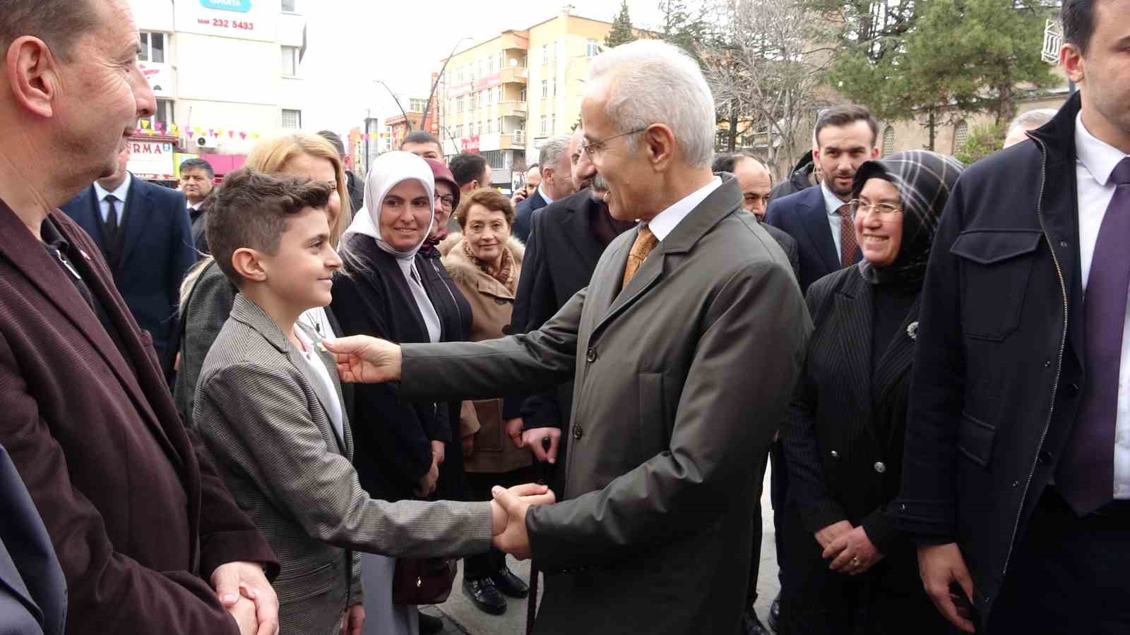 Bakan Uraloğlu: "Isparta’mızda Dereboğazı yolu gündemimizde ve bir mesafe kat ettikten sonra çalışmaların devamını ileride sürdüreceğiz" 4 bakan uraloglu ispartamizda derebogazi yolu gundemimizde ve bir mesafe kat ettikten sonra calismalarin devamini OXJOunnP