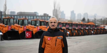 bakan-uraloglu-karla-mucadele-icin-18-bin-407-personel-ve-14-bin-263-arac-ktax5PIM.jpg