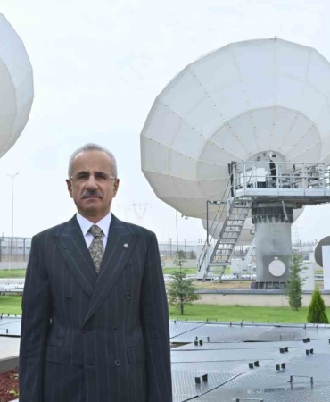 bakan-uraloglu-katar-ile-kurdugumuz-stratejik-ortaklik-sayesinde-turksat-filomuza-yeni-nesil-bir-uydu-6LISbbM4.jpg
