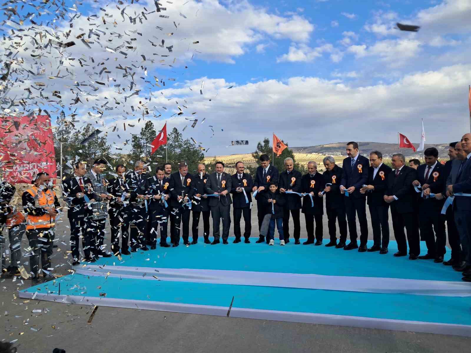 Bakan Uraloğlu: "Kilis’in ulaşım ve iletişim altyapısına 24 yılda yaklaşık 9,3 milyar lira yatırım gerçekleştirdik" 10 bakan uraloglu kilisin ulasim ve iletisim altyapisina 24 yilda yaklasik 93 milyar lira yatirim PKQ6TNrB