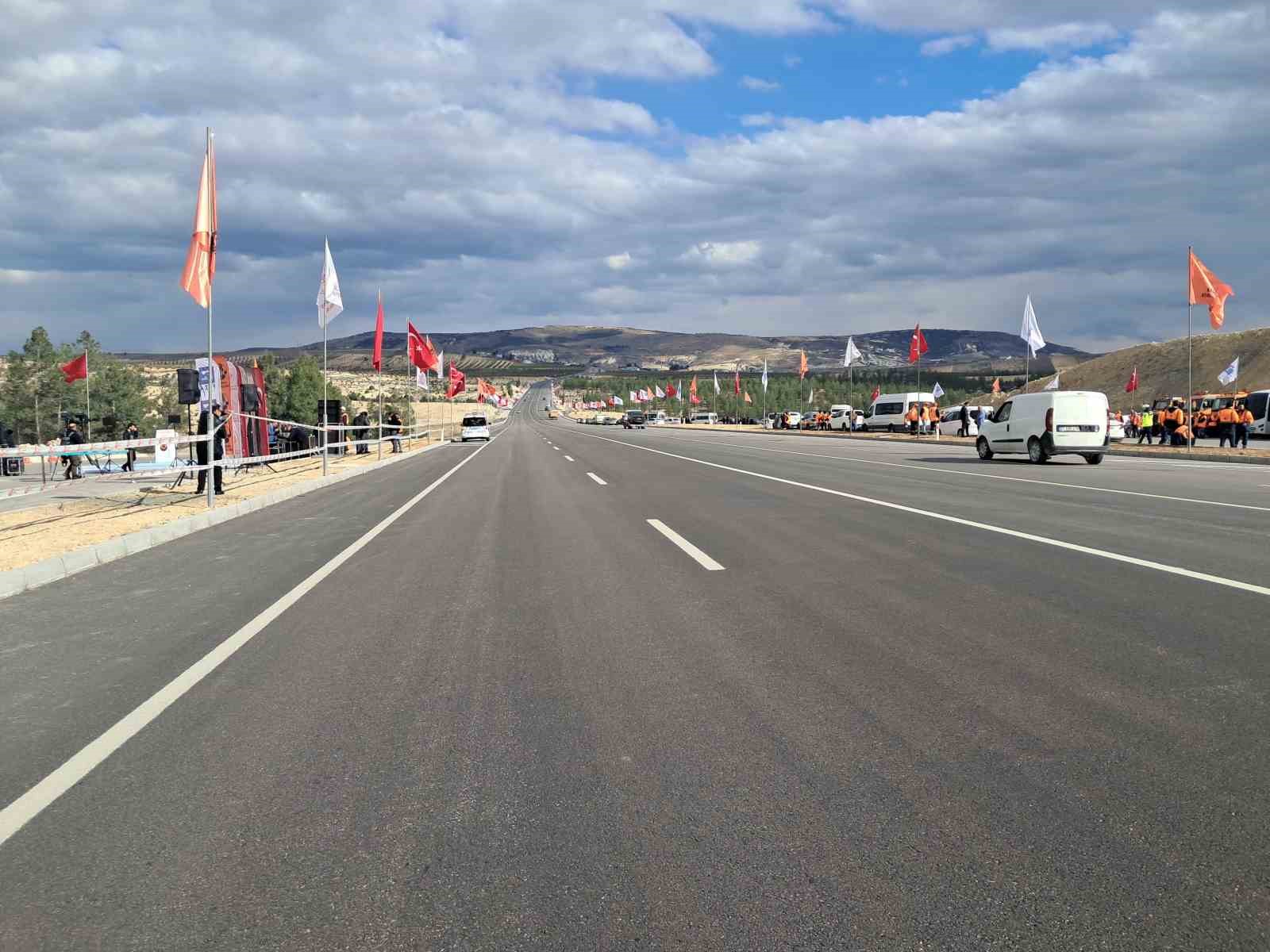 Bakan Uraloğlu: "Kilis’in ulaşım ve iletişim altyapısına 24 yılda yaklaşık 9,3 milyar lira yatırım gerçekleştirdik" 5 bakan uraloglu kilisin ulasim ve iletisim altyapisina 24 yilda yaklasik 93 milyar lira yatirim XuGr1pHc